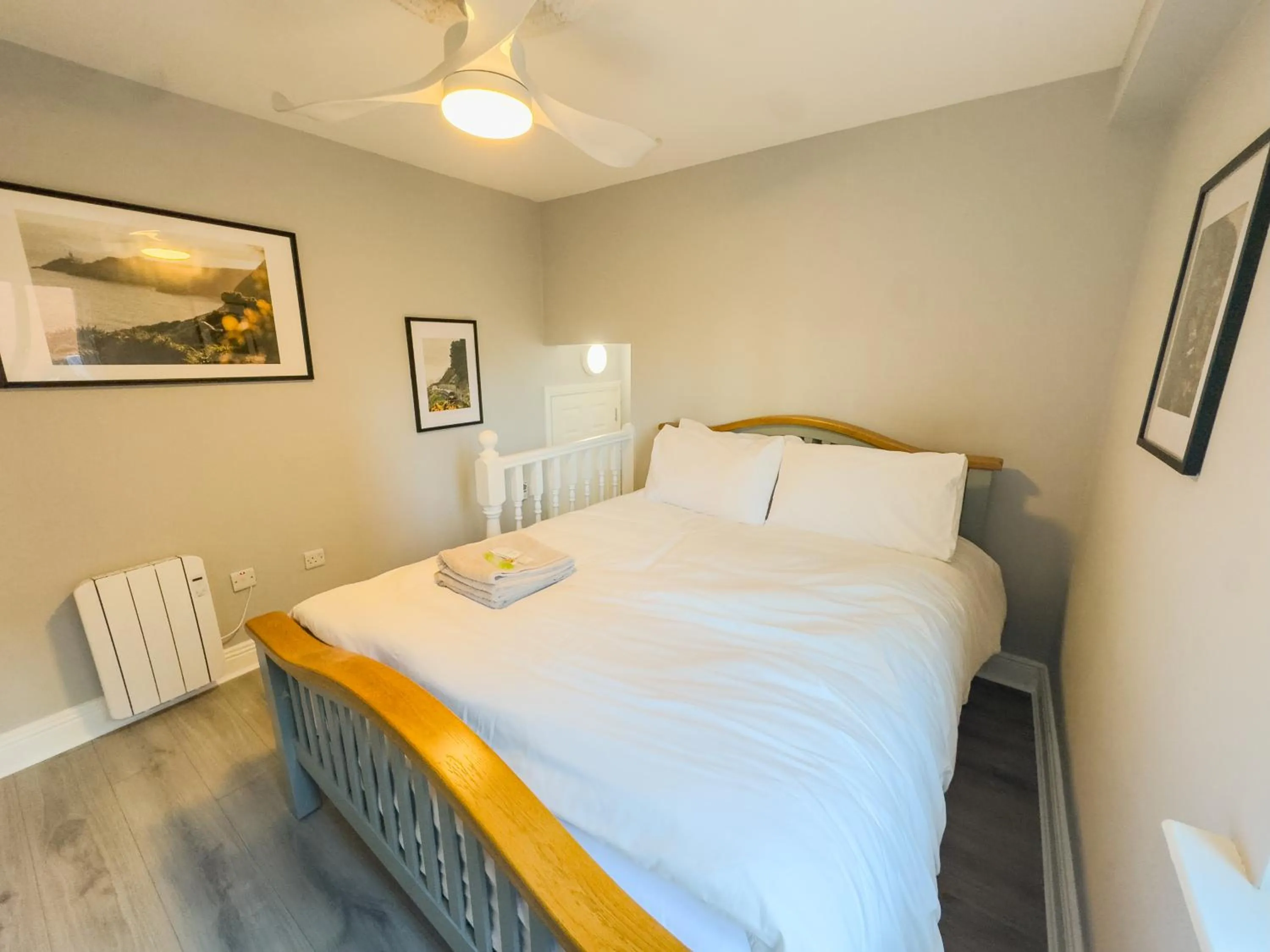 Bed in Molloys Apartments