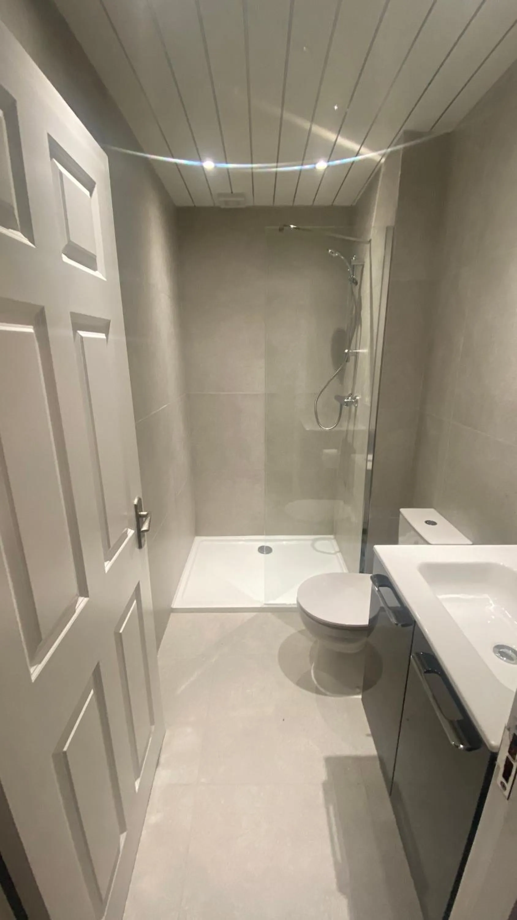 Shower in Molloys Apartments