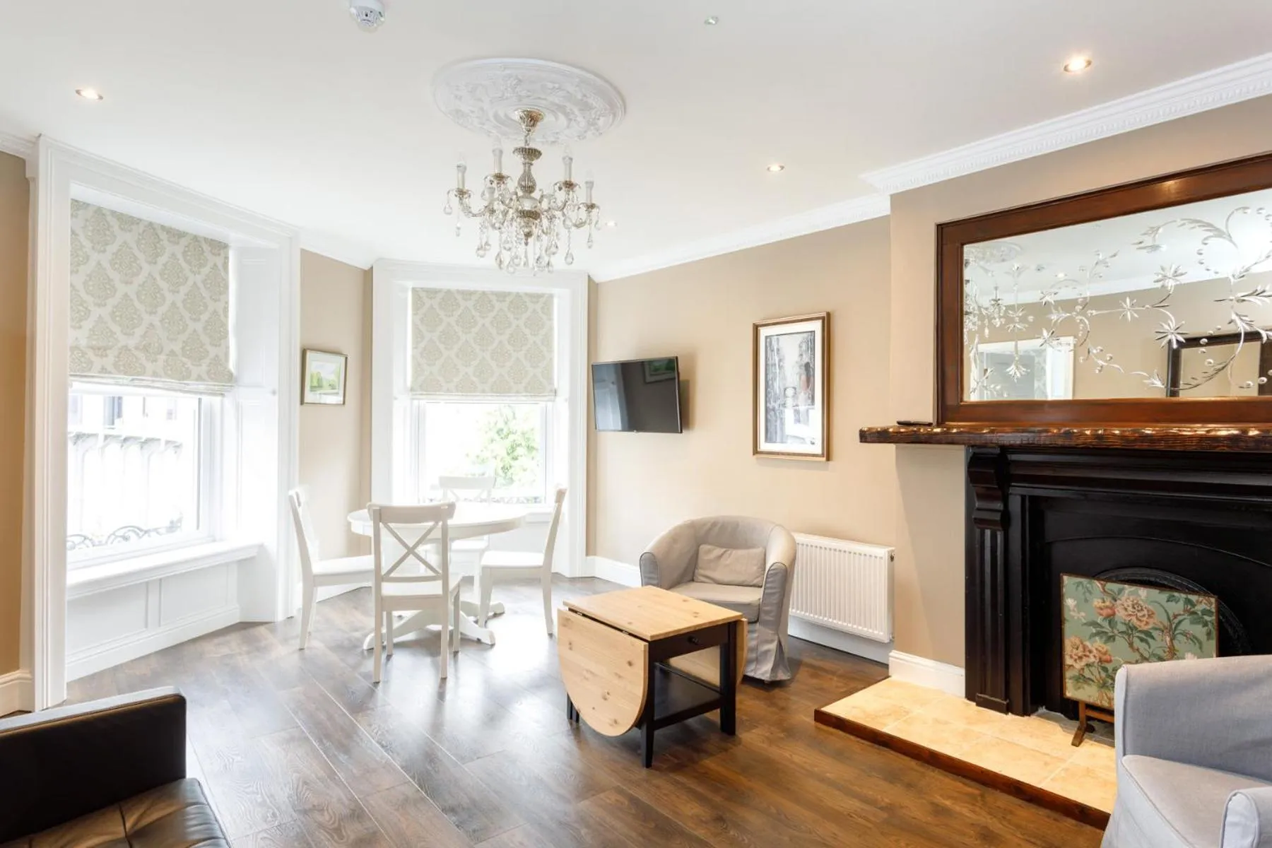 TV and multimedia in Molloys Apartments