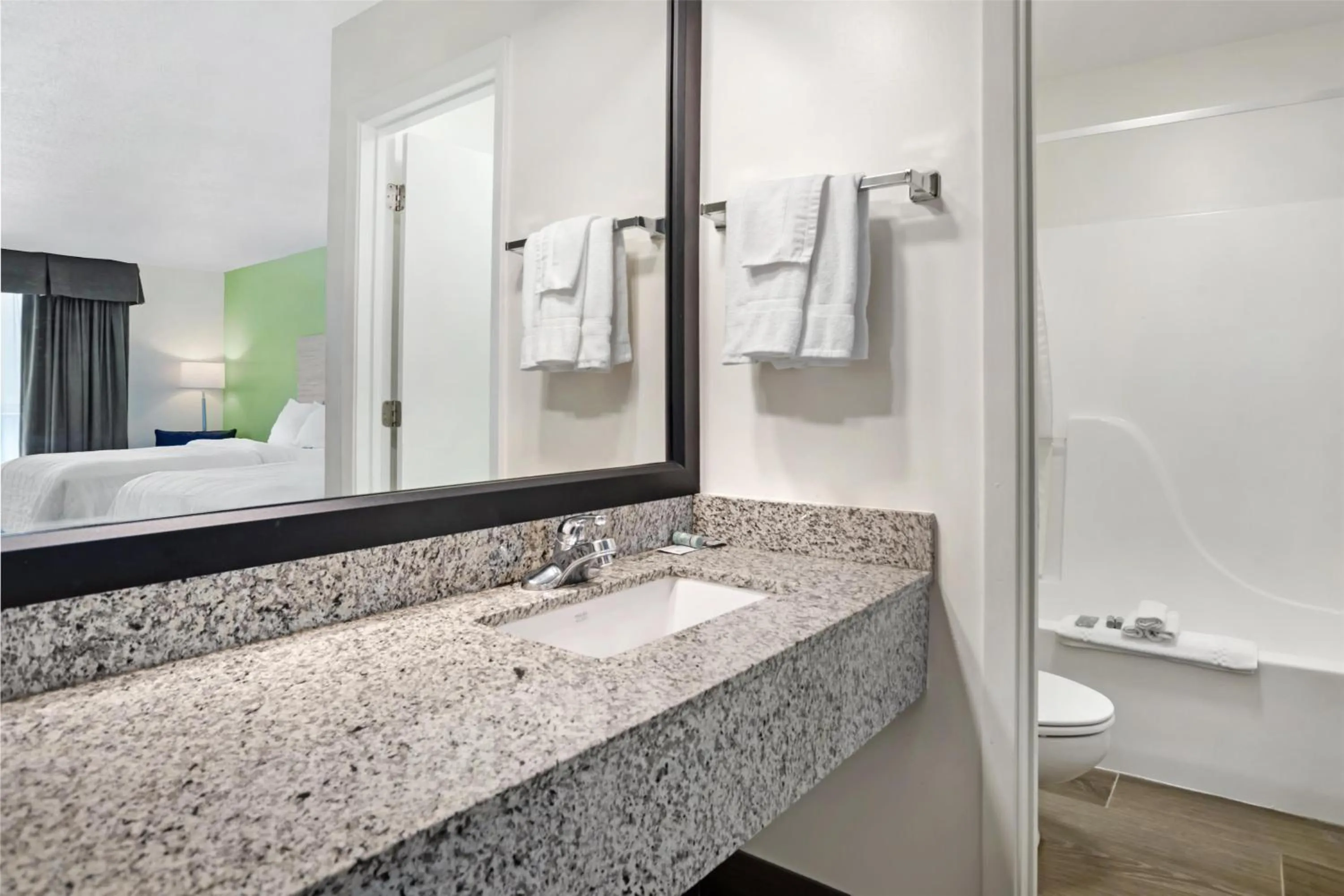 Bathroom in Best Western Navarre Waterfront