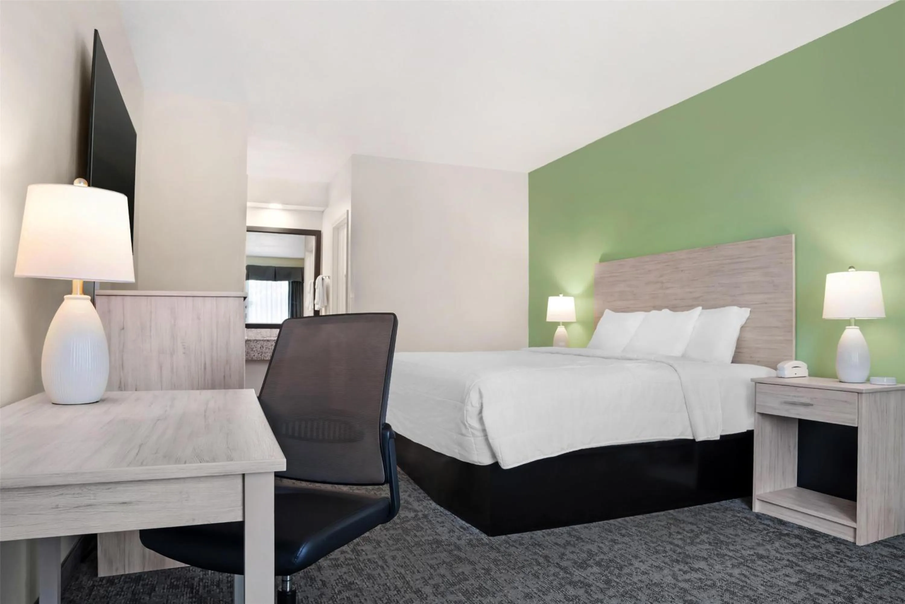 Bedroom, Bed in Best Western Navarre Waterfront