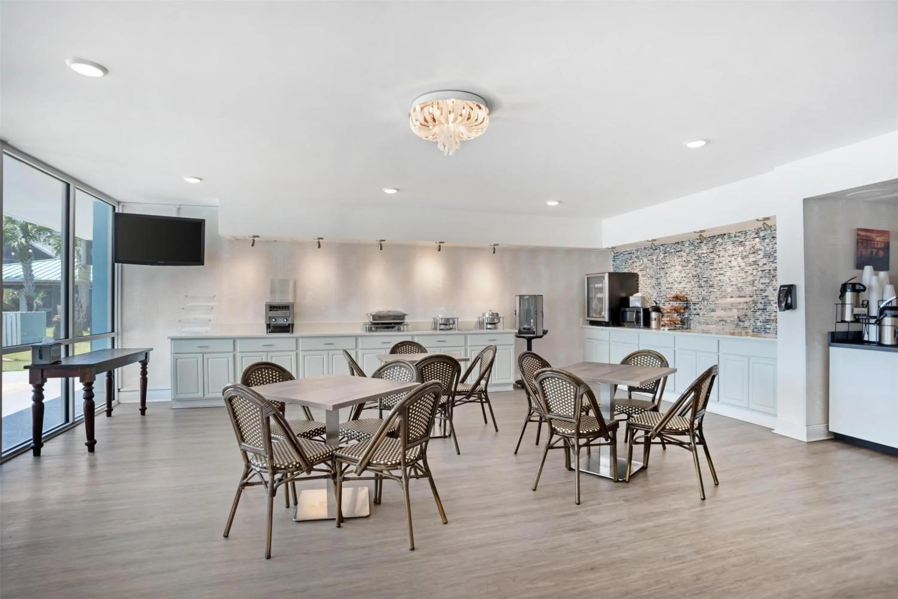 Breakfast in Best Western Navarre Waterfront