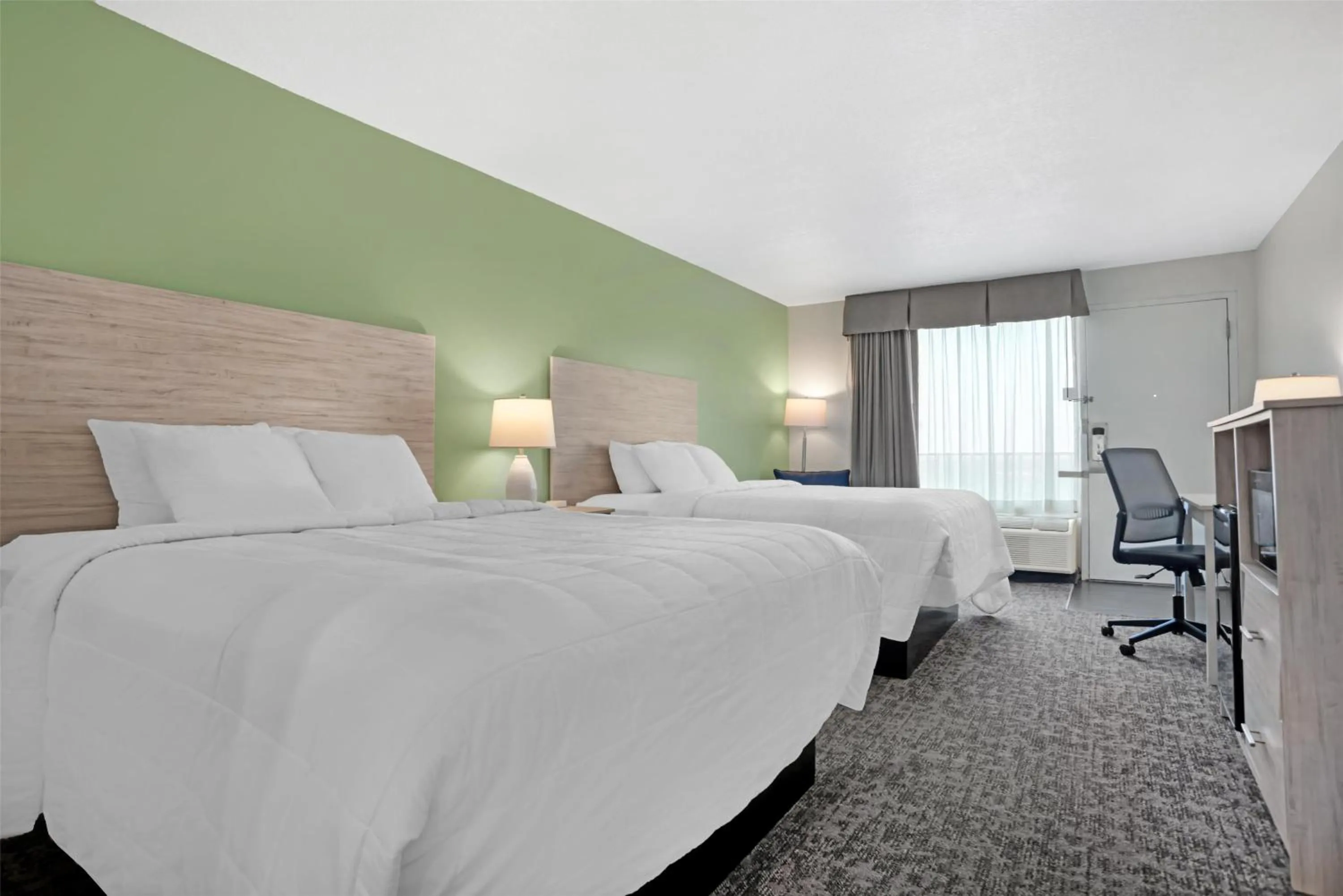 Bedroom, Bed in Best Western Navarre Waterfront