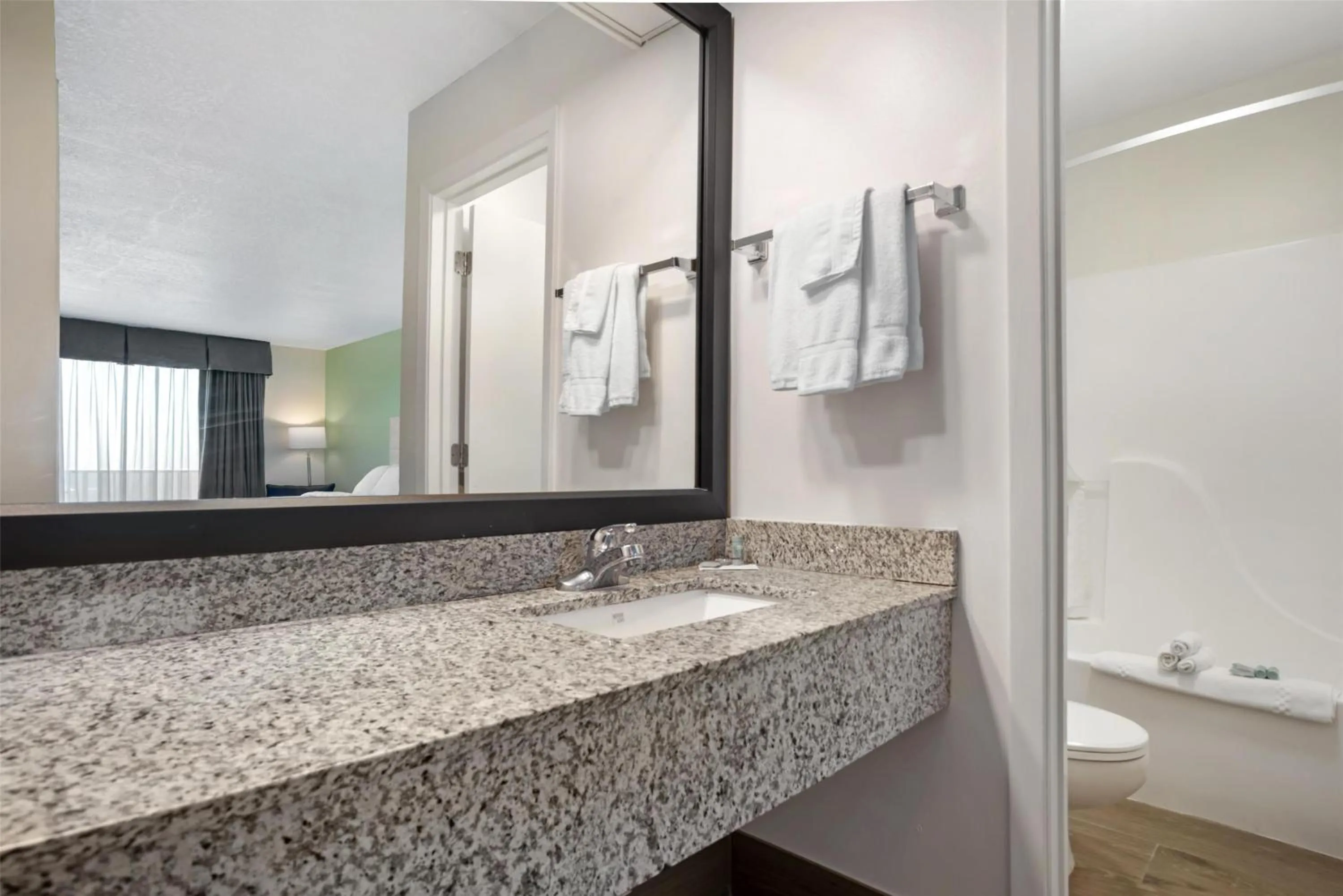 Bathroom in Best Western Navarre Waterfront