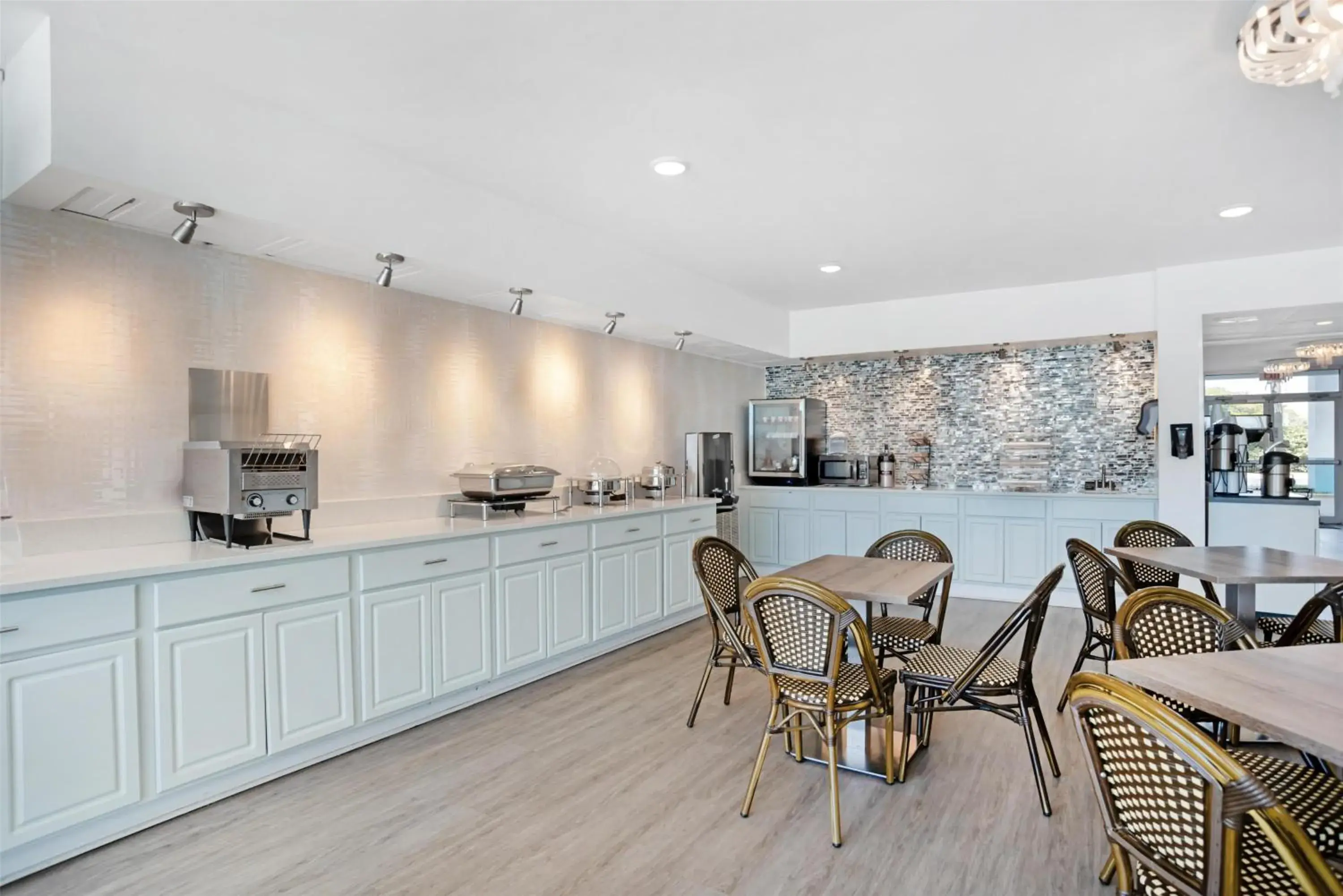 Breakfast in Best Western Navarre Waterfront Breakfast in Best Western Navarre Waterfront