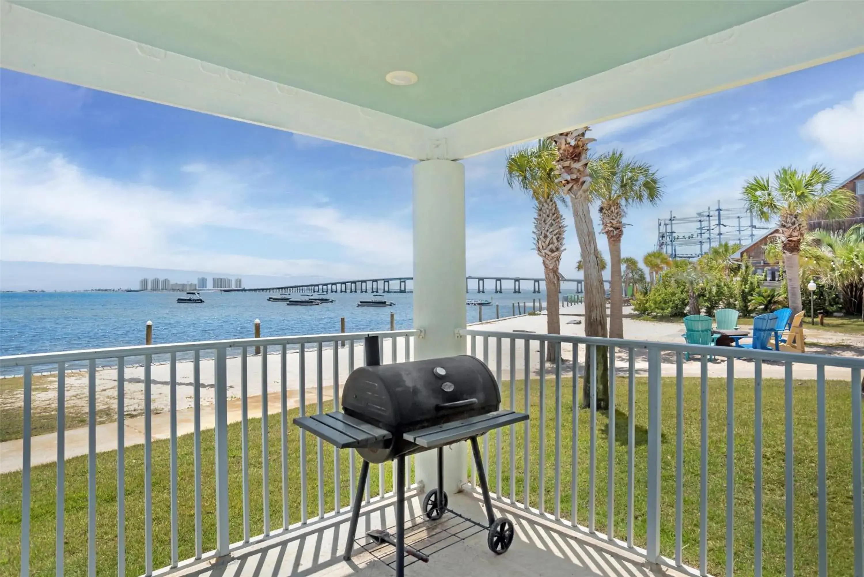 Property building in Best Western Navarre Waterfront Property building in Best Western Navarre Waterfront