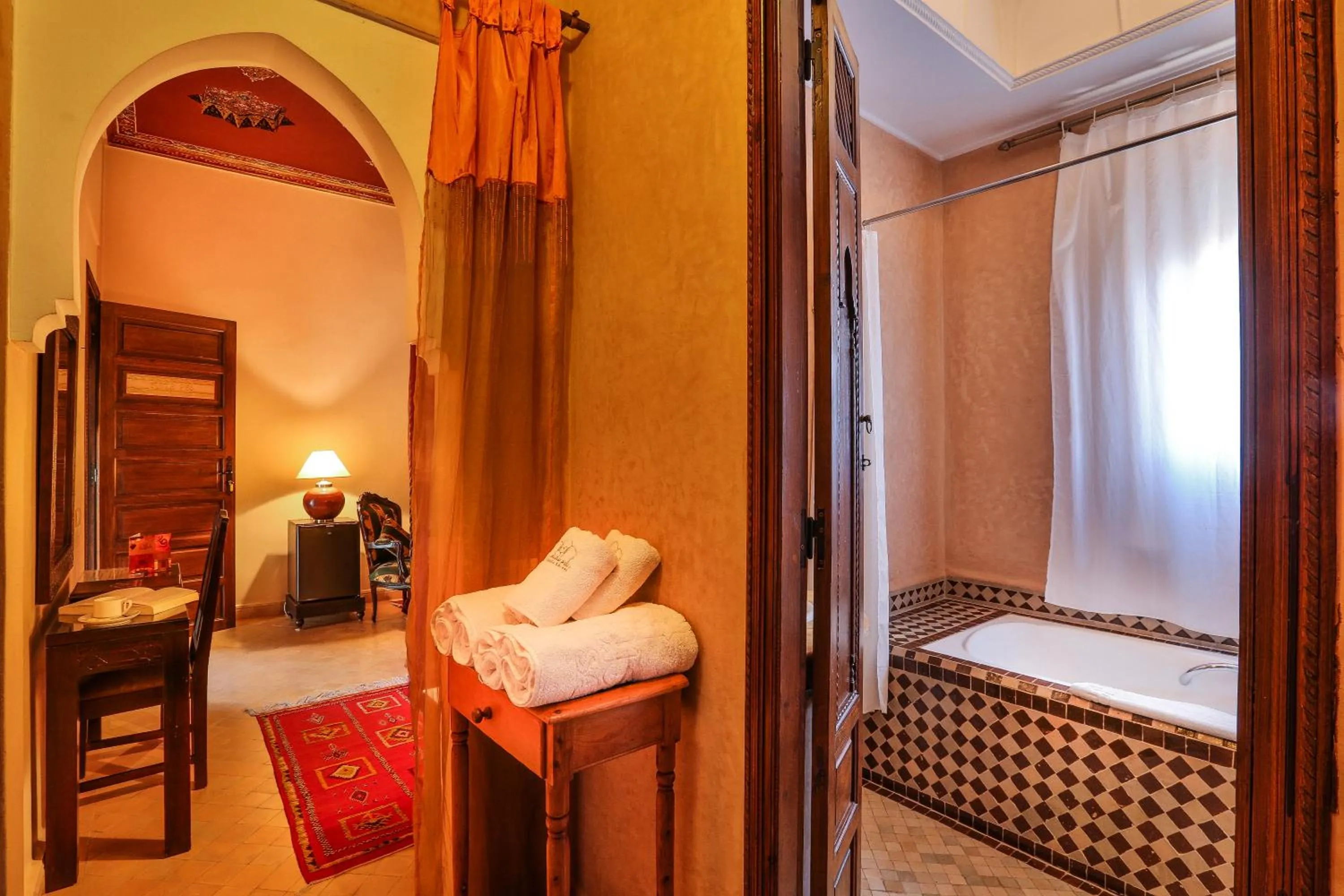 Bathroom, Bed in Riad & Spa Bahia Salam