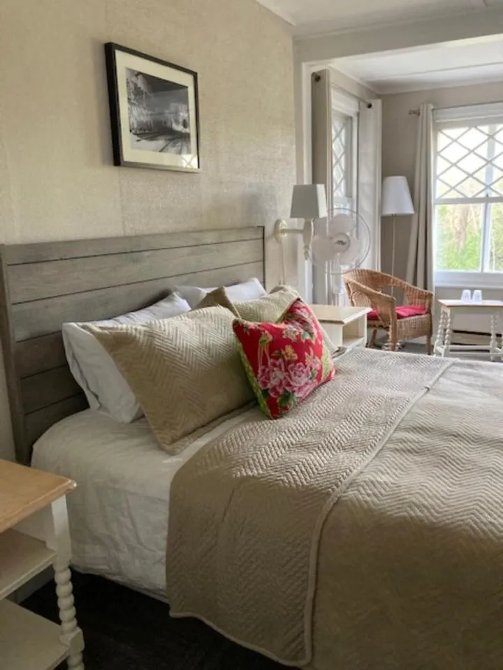 Queen Room in Auberge Les Sources