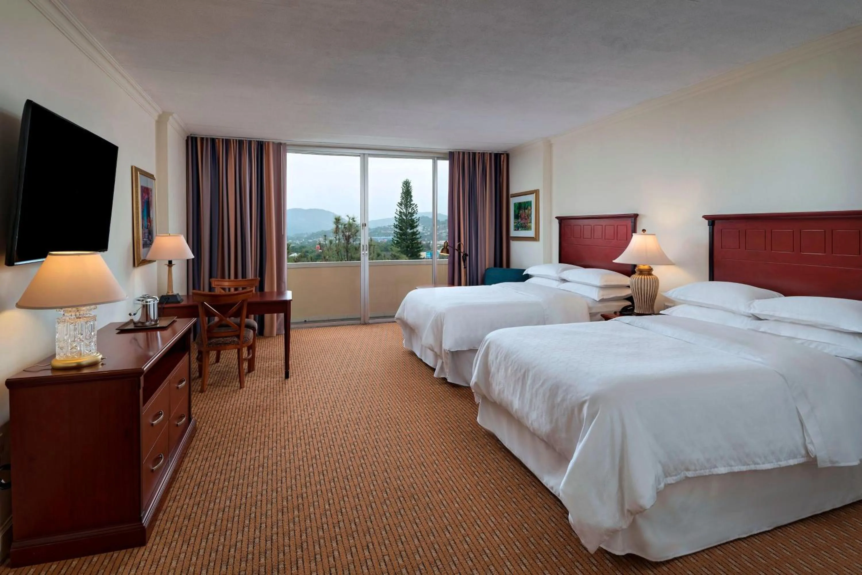 Photo of the whole room, Bed in Sheraton Presidente San Salvador