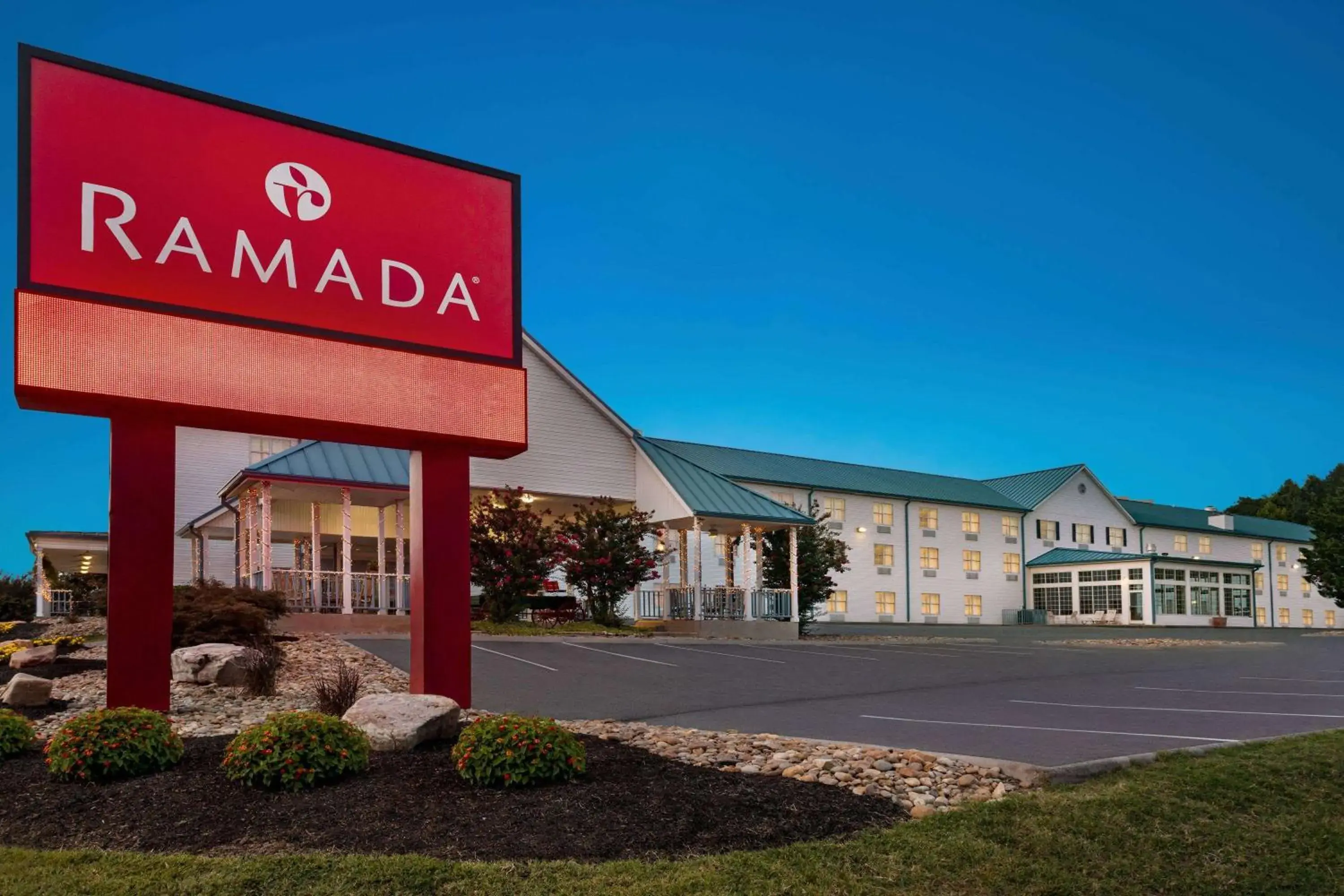 Property building in Ramada by Wyndham Pigeon Forge North Property building in Ramada by Wyndham Pigeon Forge North