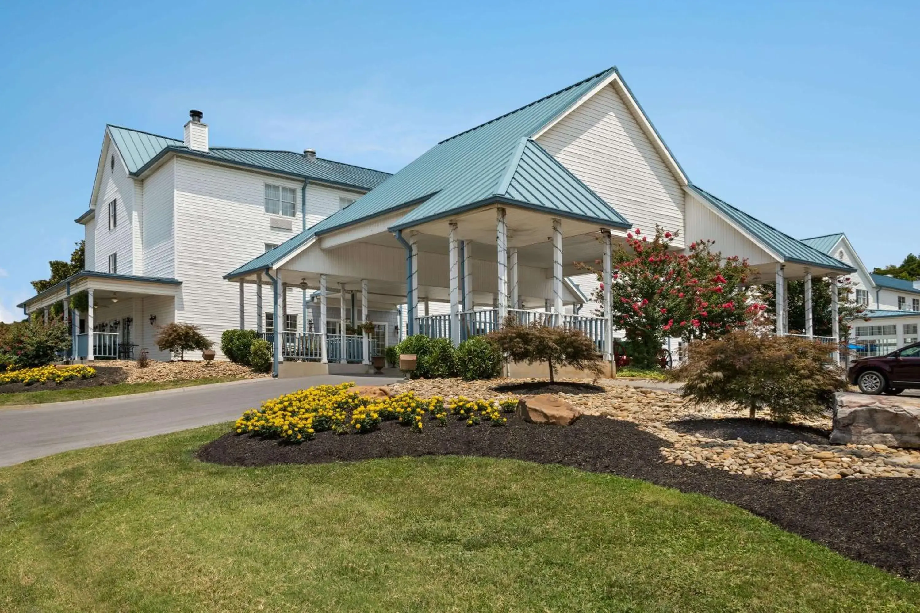 Property building in Ramada by Wyndham Pigeon Forge North Property building in Ramada by Wyndham Pigeon Forge North