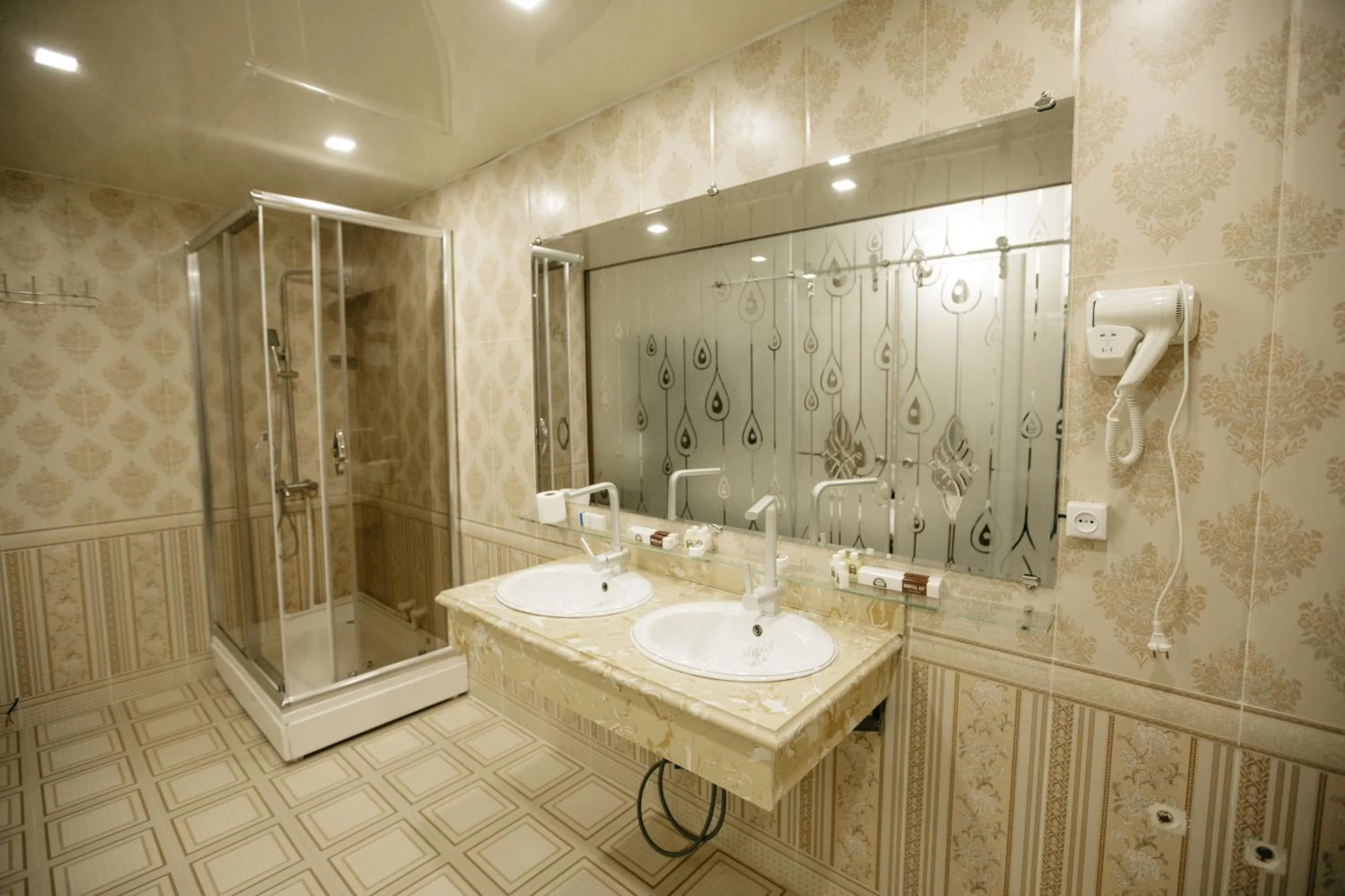 Shower in Hotel KARAVAN