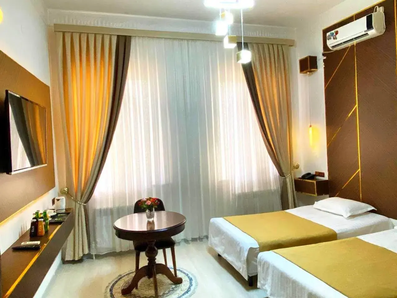 Twin Room - single occupancy in Hotel KARAVAN Twin Room - single occupancy in Hotel KARAVAN