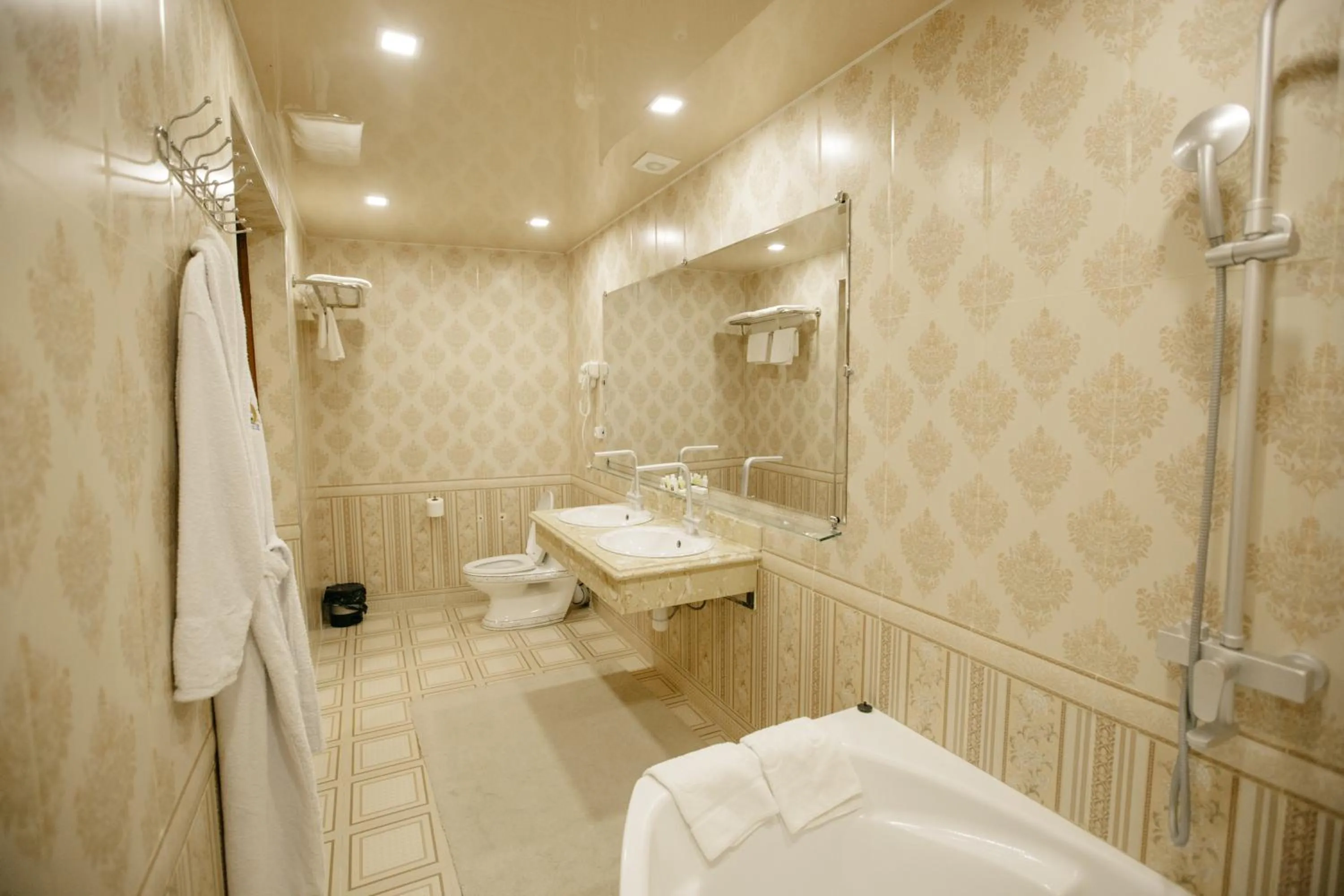 Shower in Hotel KARAVAN