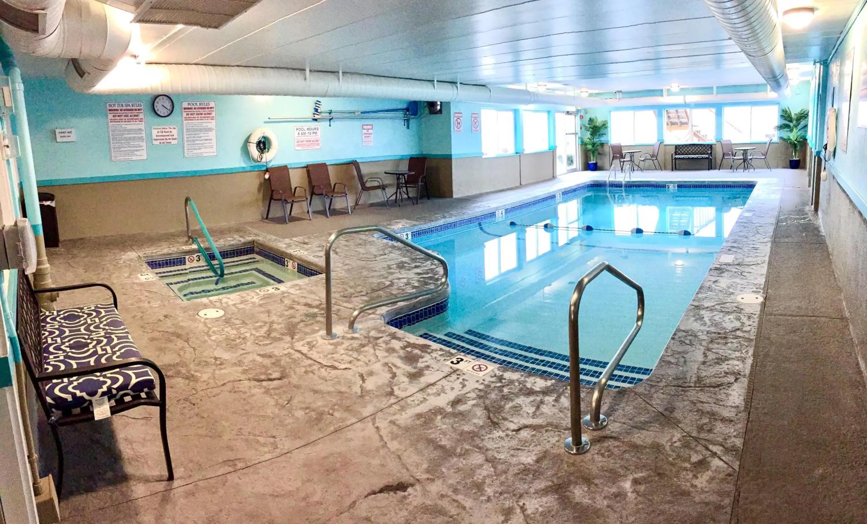 Swimming pool in Riverview Resort