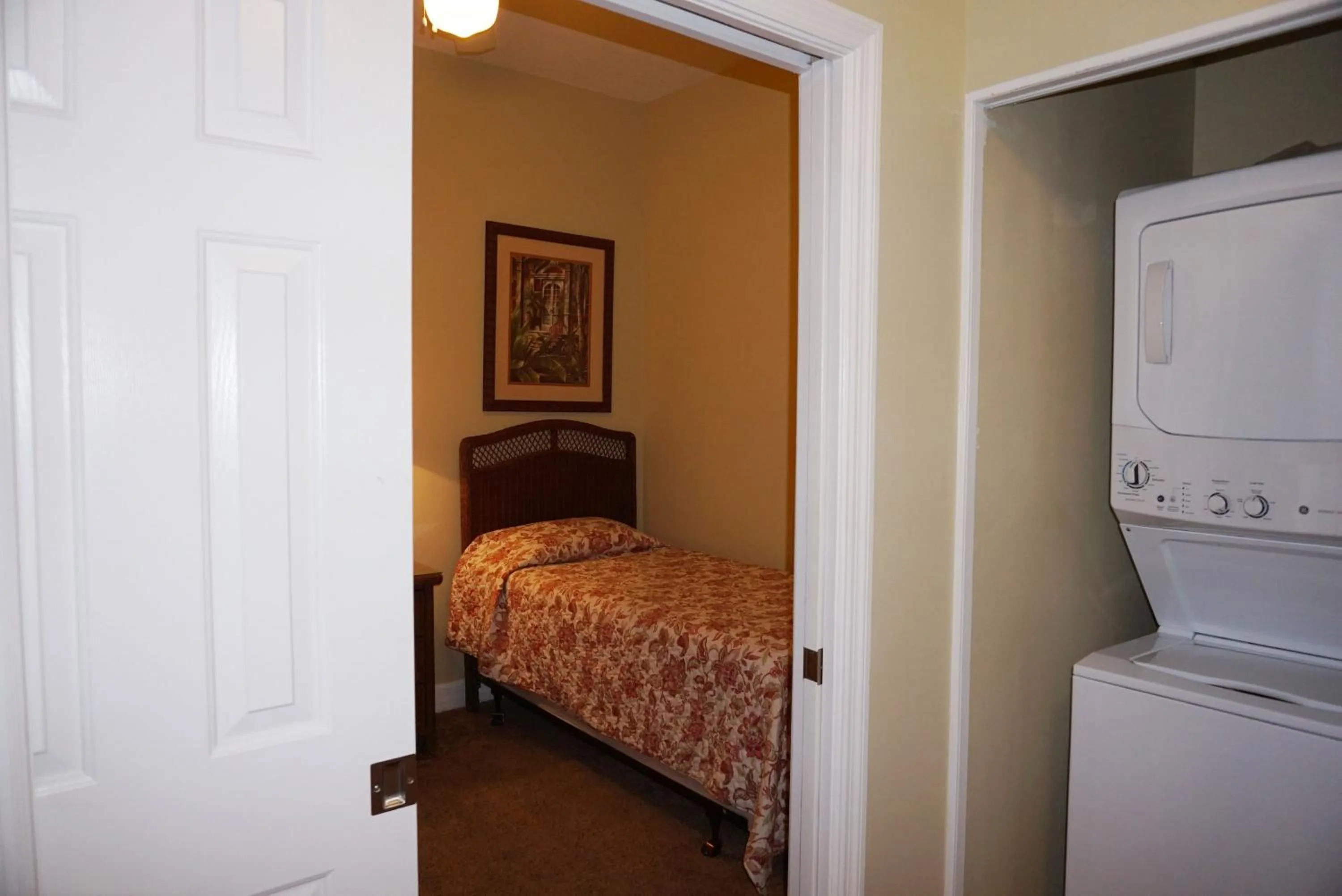 Bed in Madeira Bay Resort II by Travel Resort Services