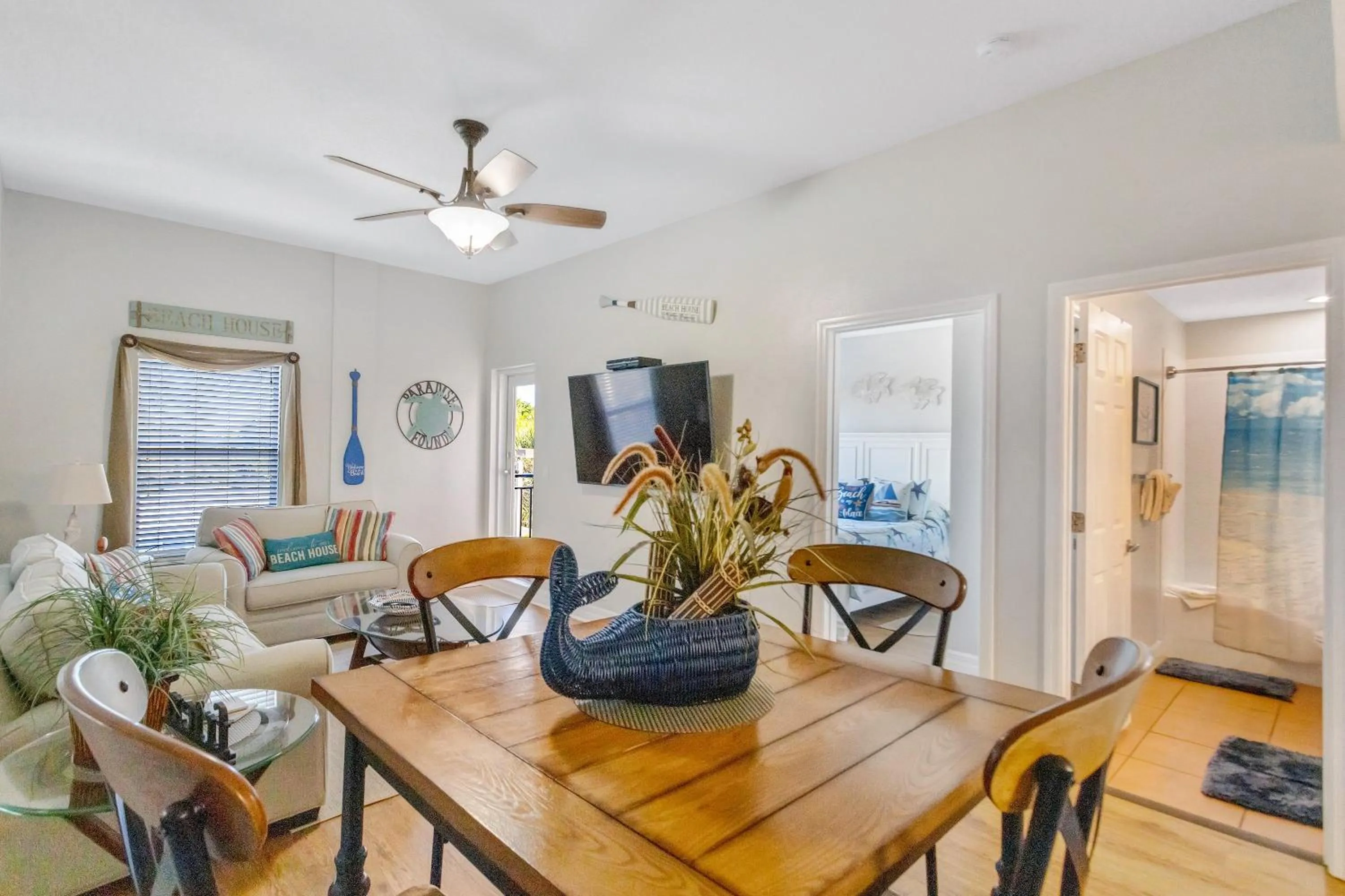 Dining area in Madeira Bay Resort II by Travel Resort Services