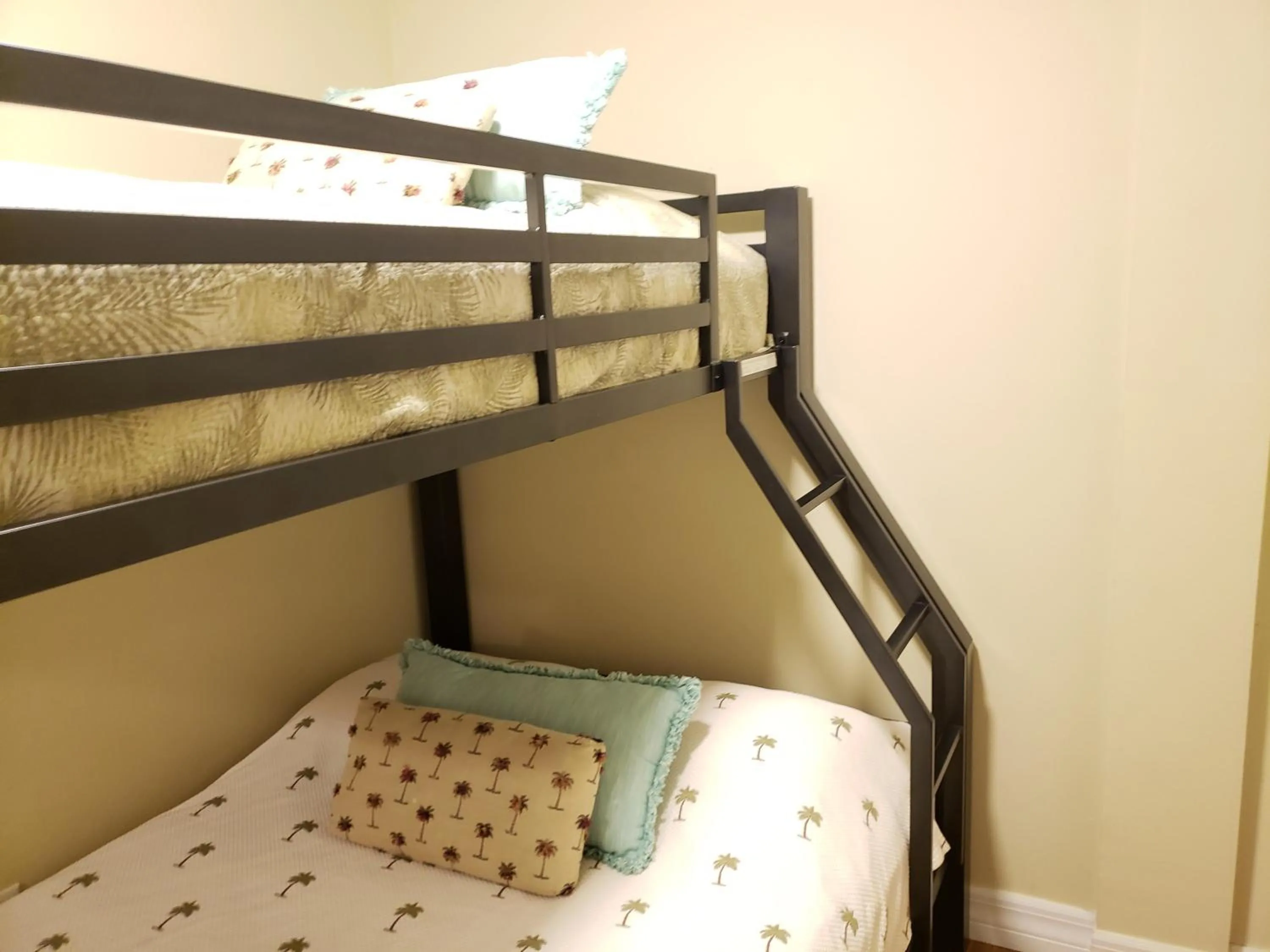 bunk bed, Bed in Madeira Bay Resort II by Travel Resort Services