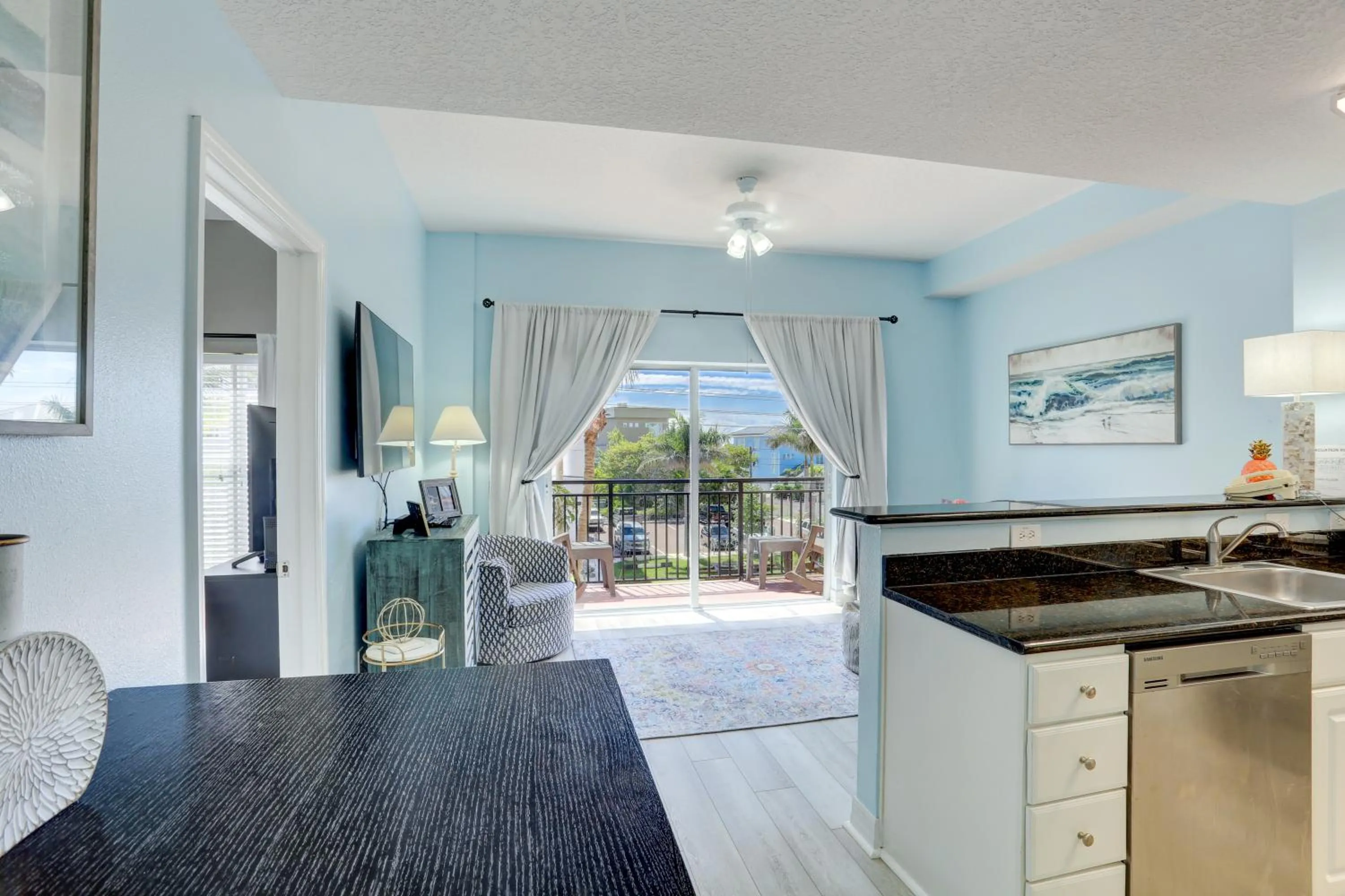 Bed in Madeira Bay Resort II by Travel Resort Services