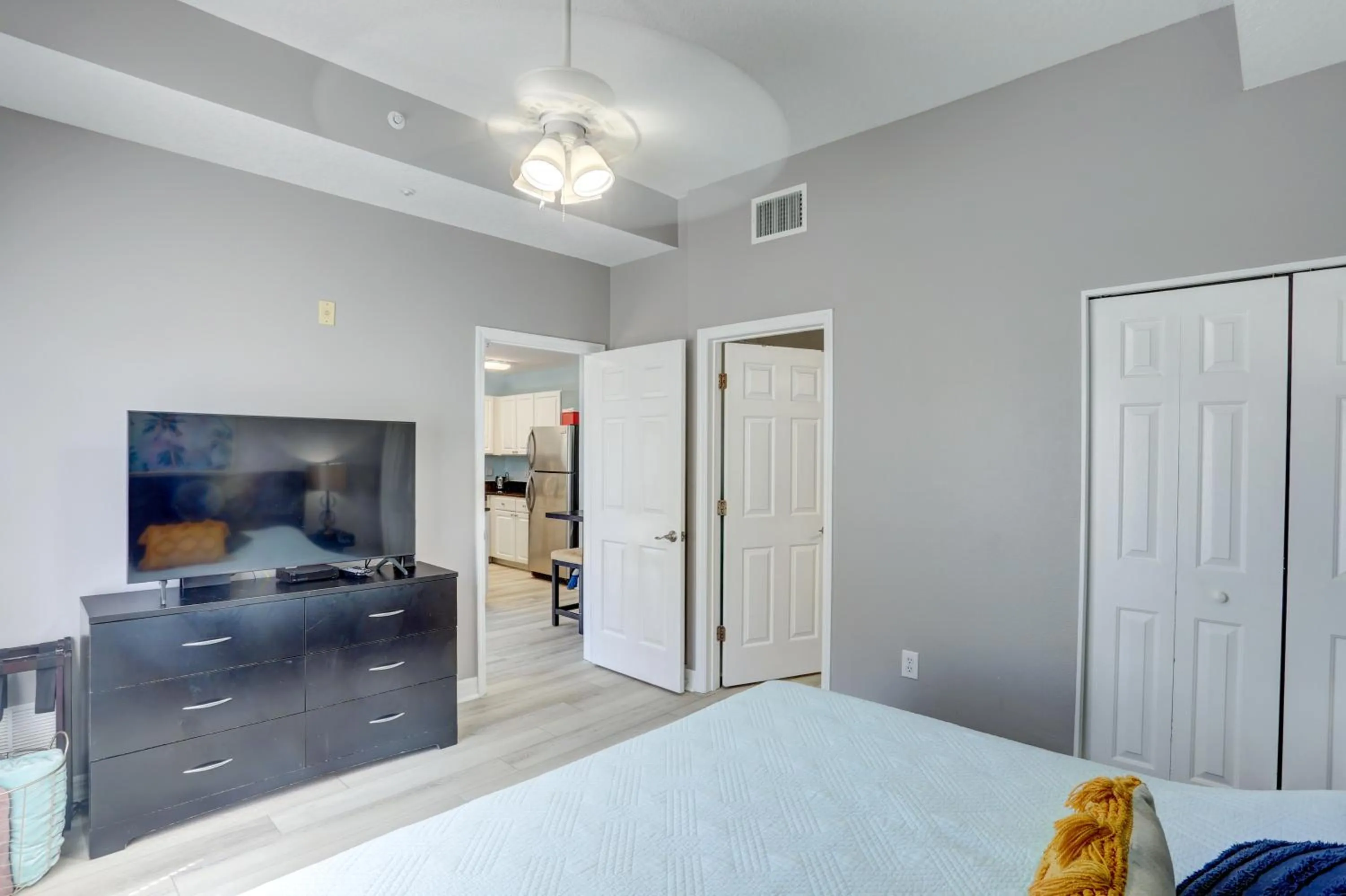 Bed in Madeira Bay Resort II by Travel Resort Services