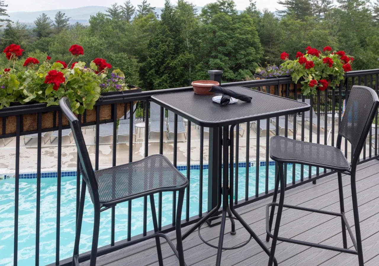 Patio in White Mountain Hotel and Resort