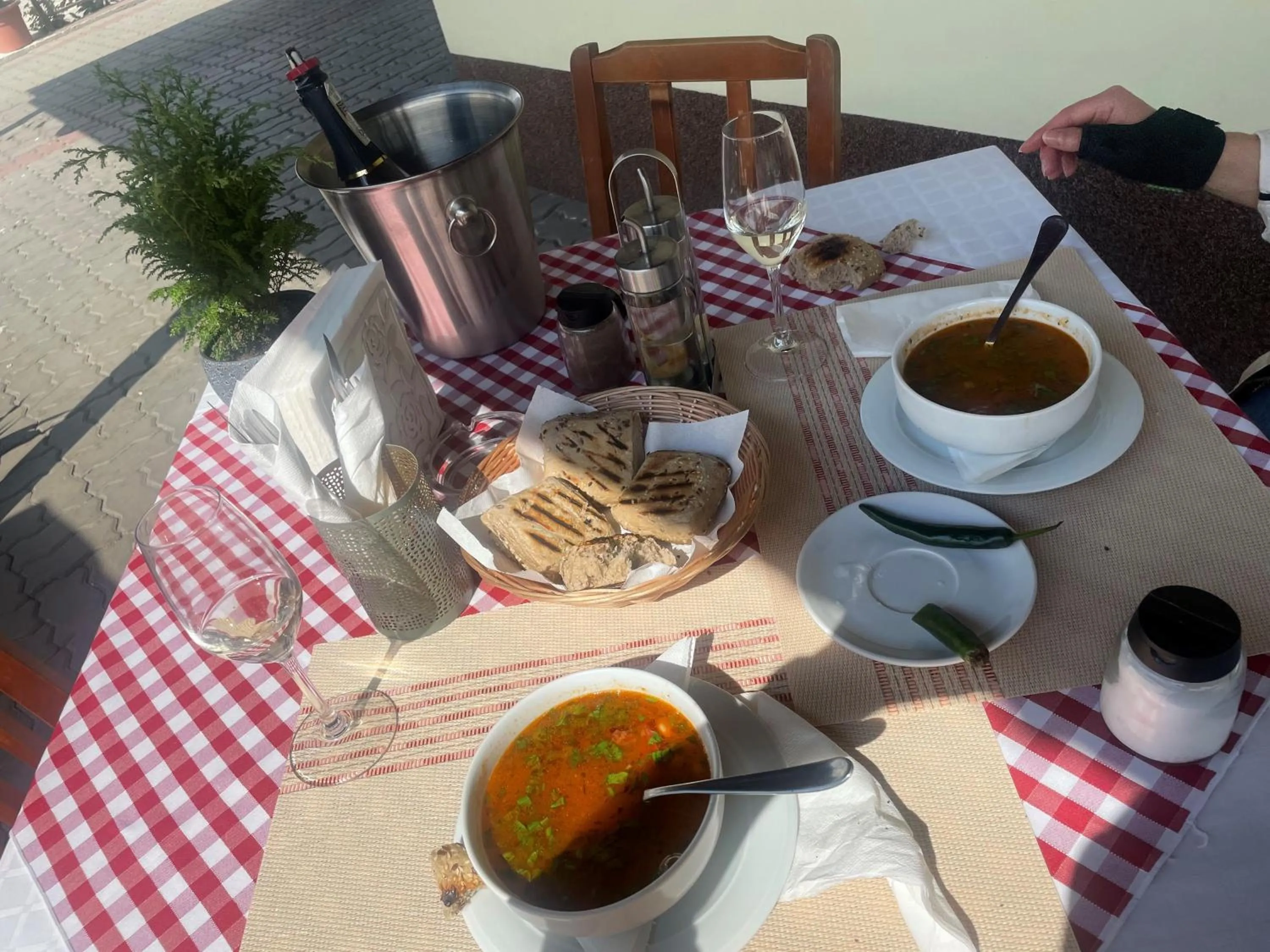 Lunch in KM 80 Restaurant & Hotel