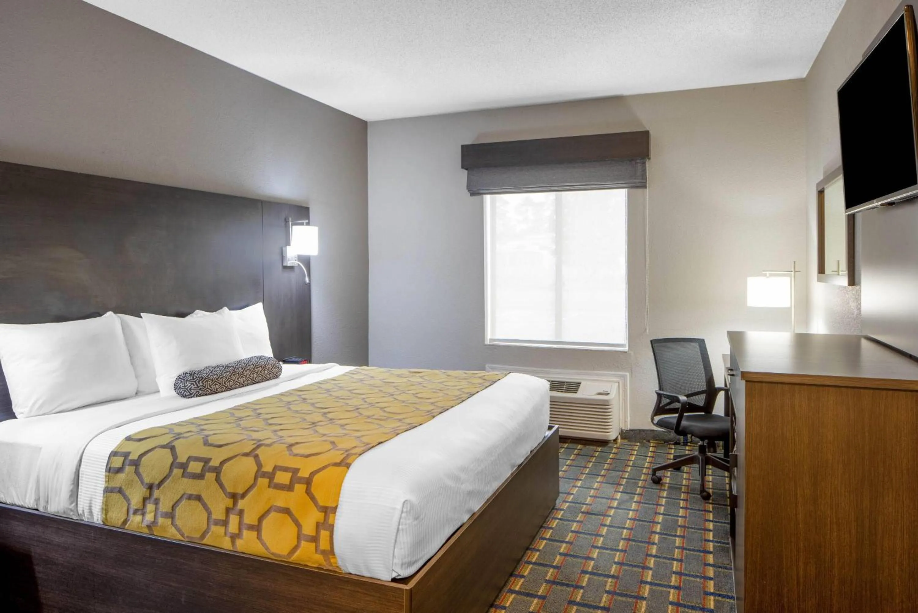 Photo of the whole room, Bed in Baymont by Wyndham Pooler/Savannah