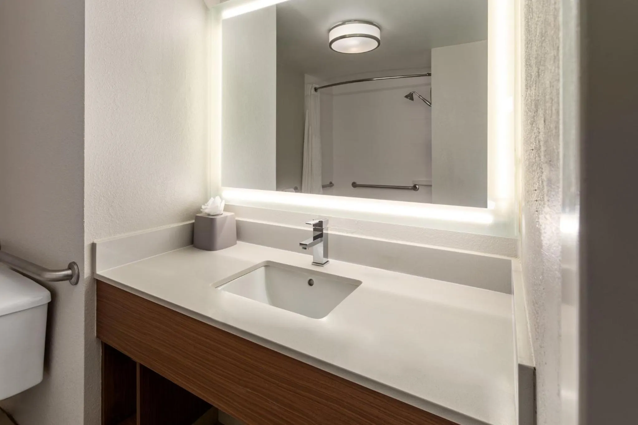 Photo of the whole room in Holiday Inn Express - New Albany