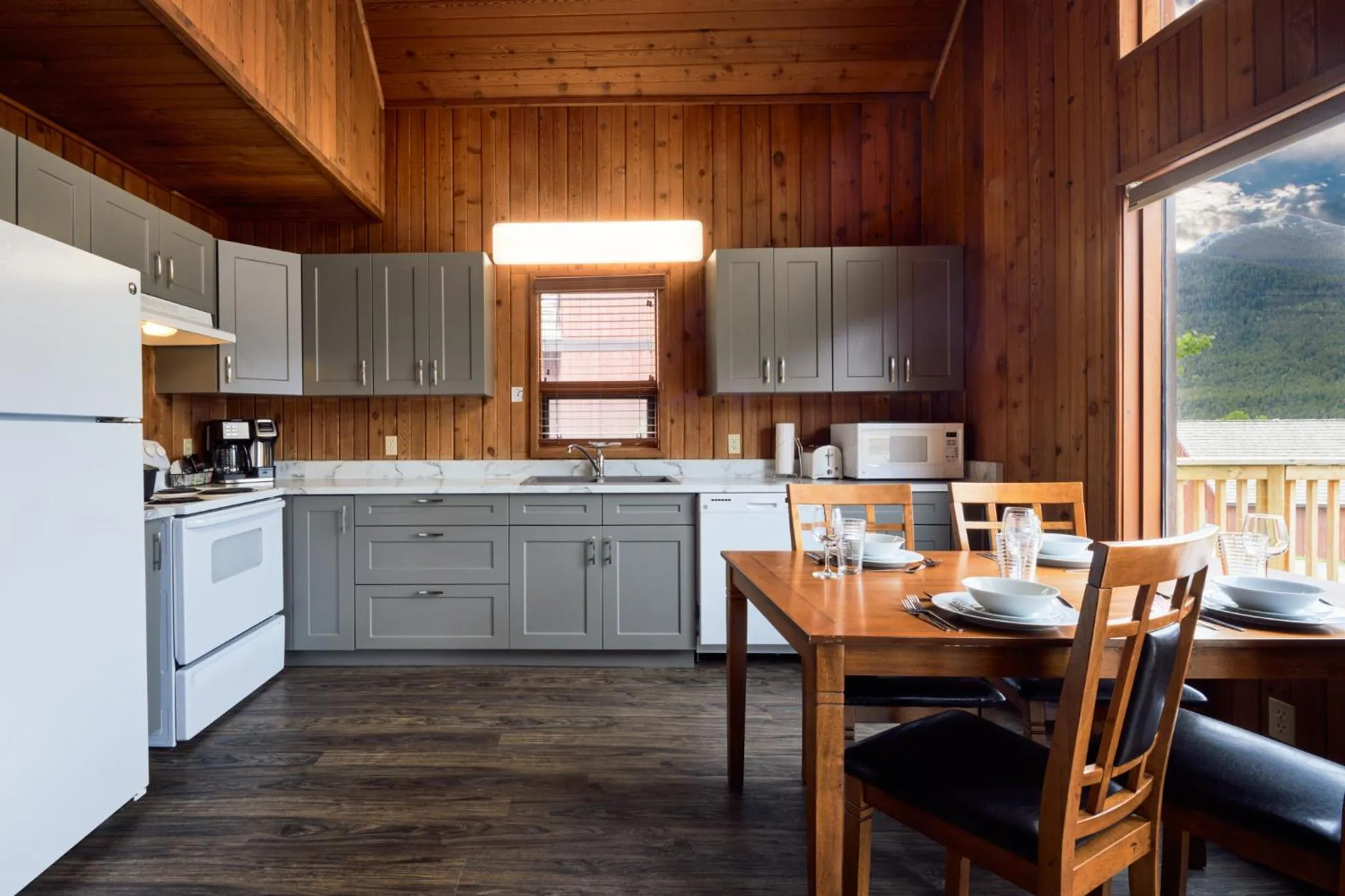 Kitchen or kitchenette in Banff Gate Mountain Resort