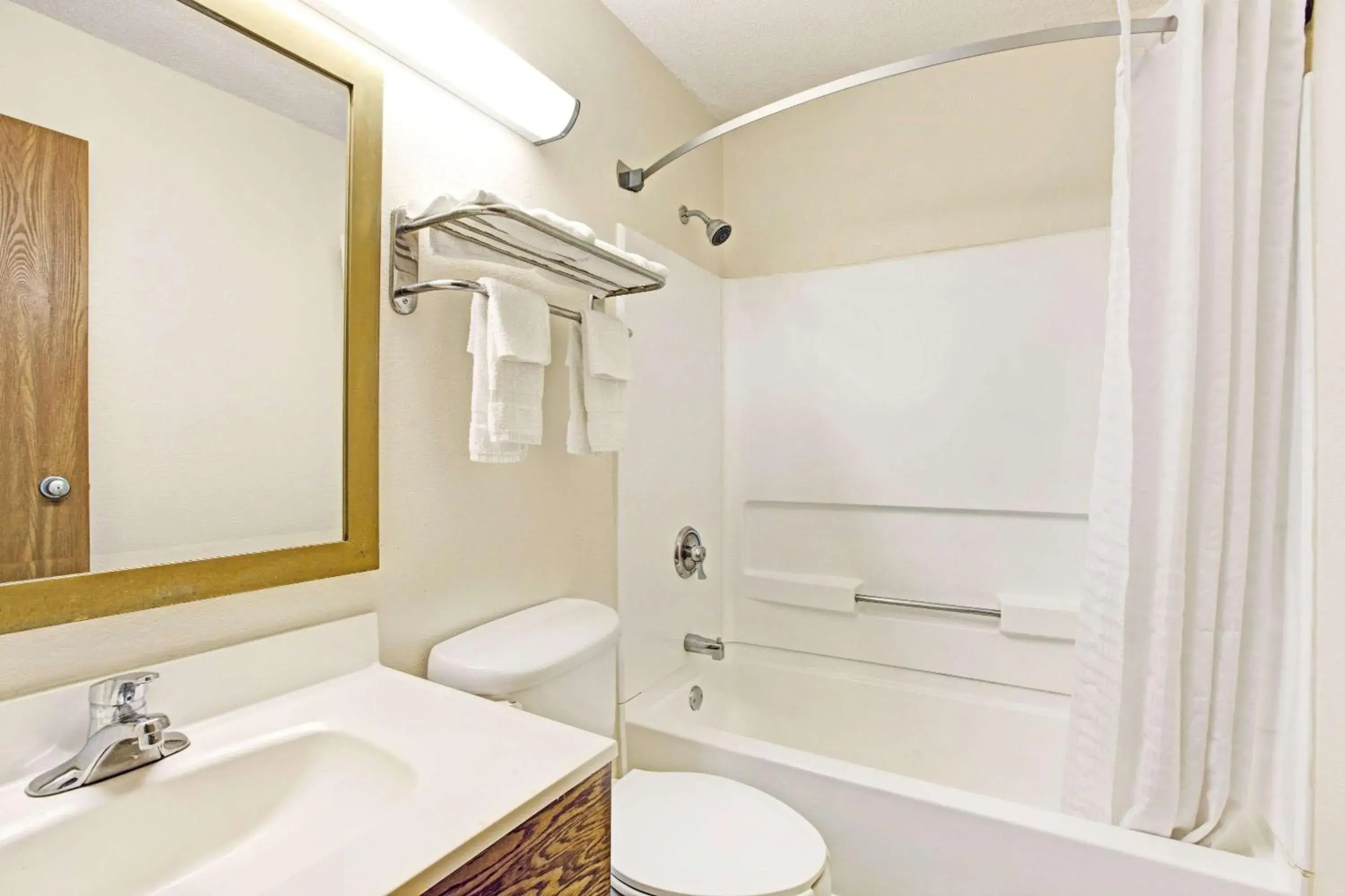 Queen Room with Two Queen Beds - Non-Smoking in Super 8 by Wyndham Baltimore/Essex Area Queen Room with Two Queen Beds - Non-Smoking in Super 8 by Wyndham Baltimore/Essex Area