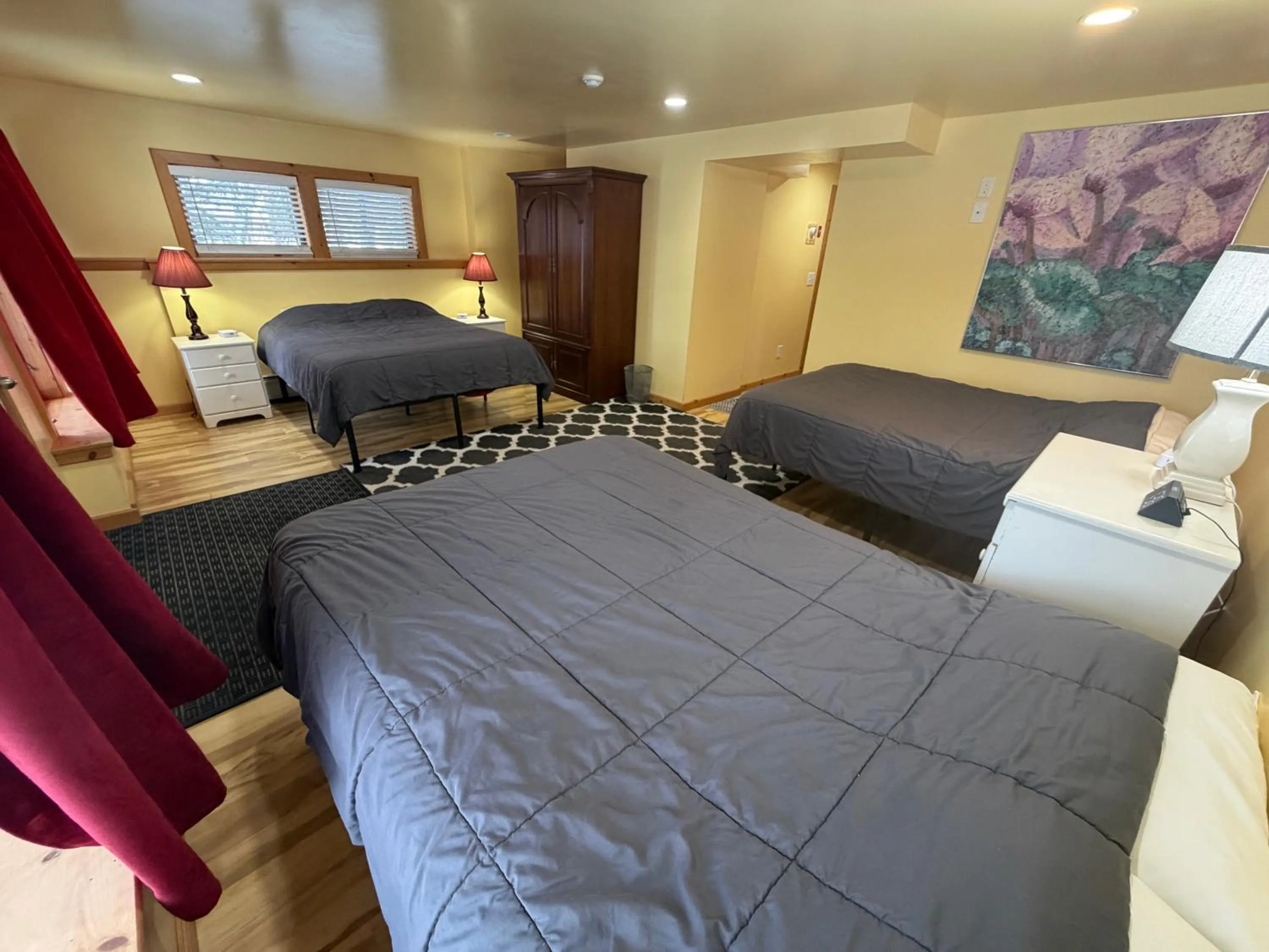 Bed in Mountain Sports Inn