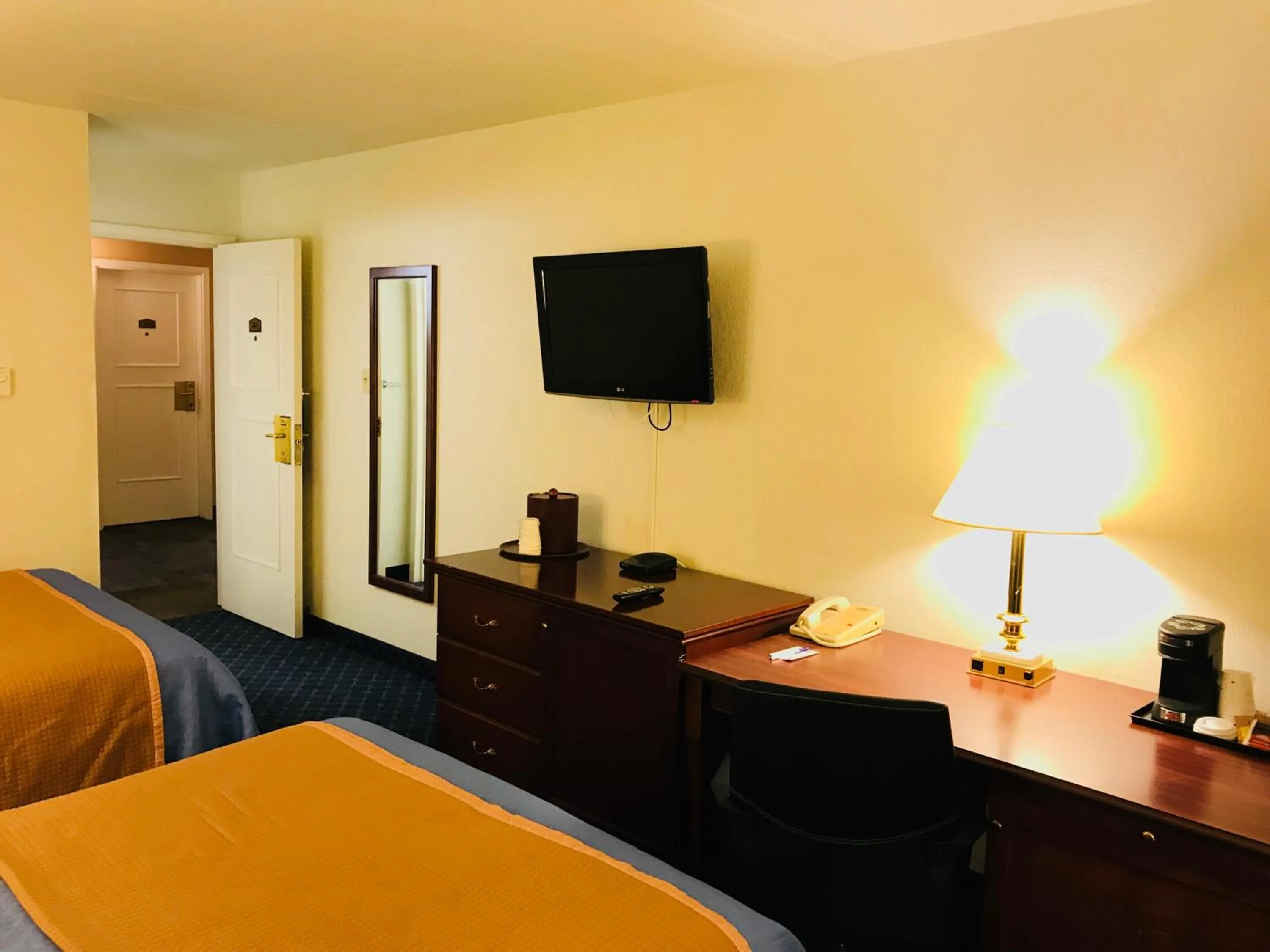 TV and multimedia, Bed in BA Hotel