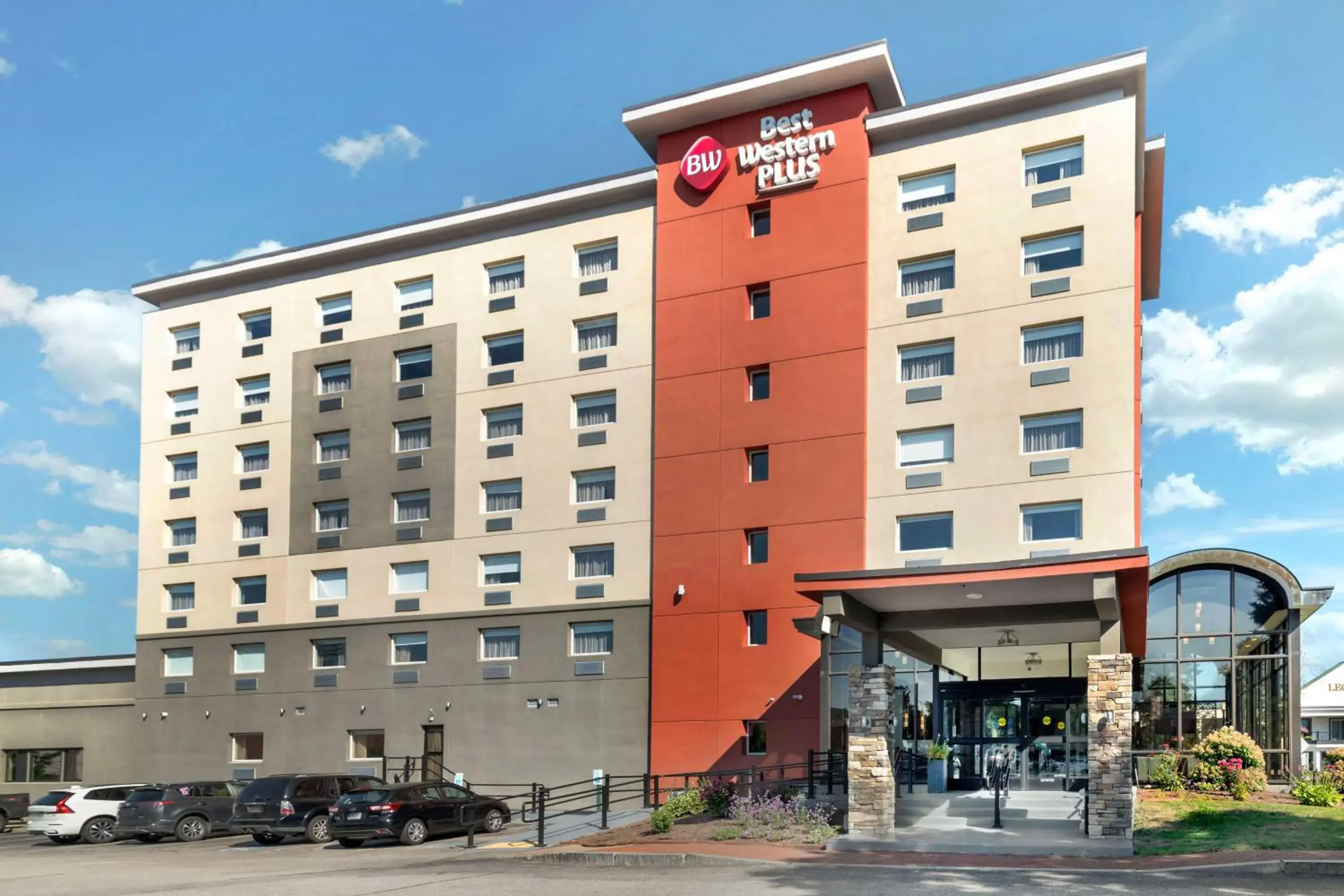 Property building in Best Western Plus Landmark Inn Property building in Best Western Plus Landmark Inn