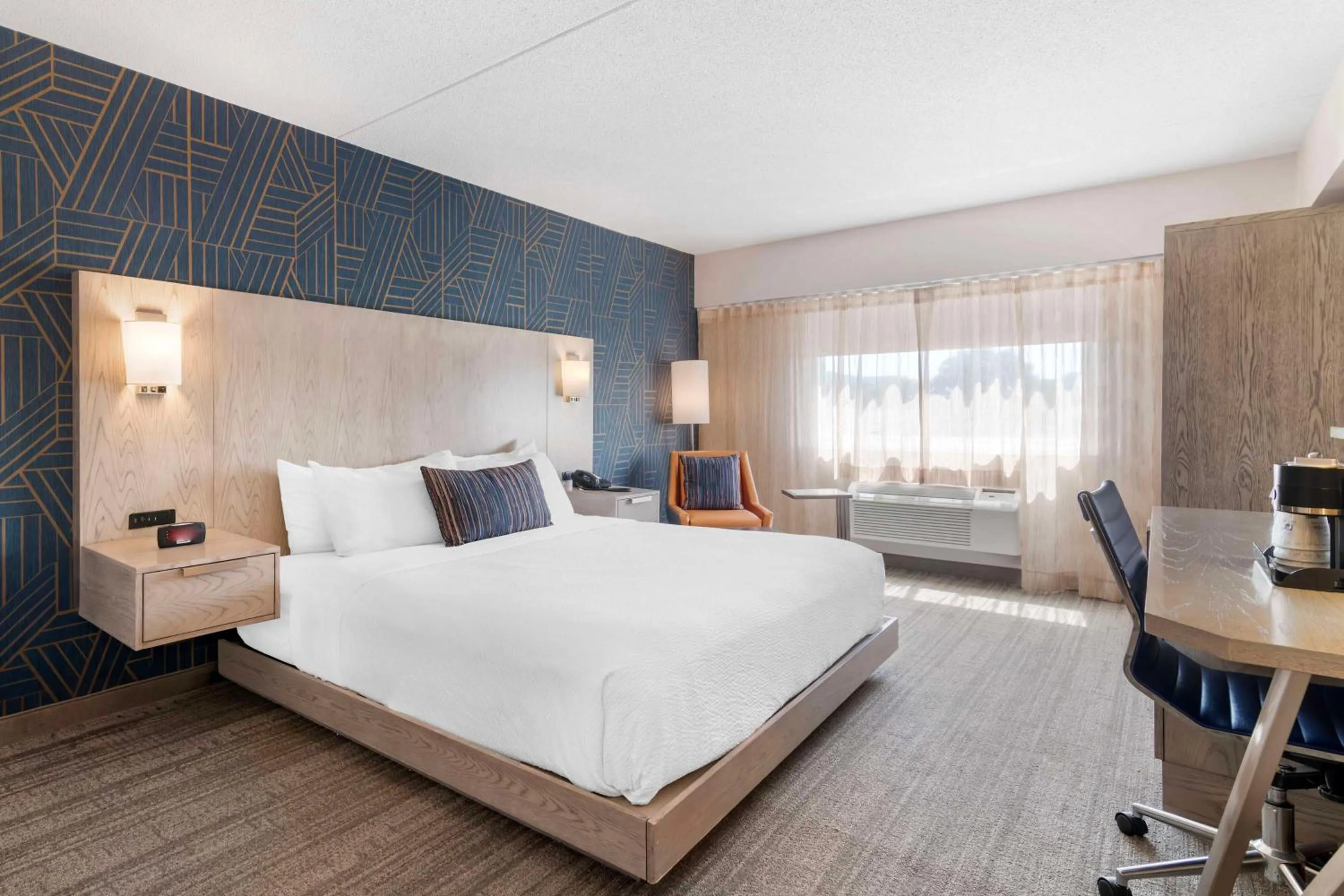 Bedroom, Bed in Best Western Plus Landmark Inn