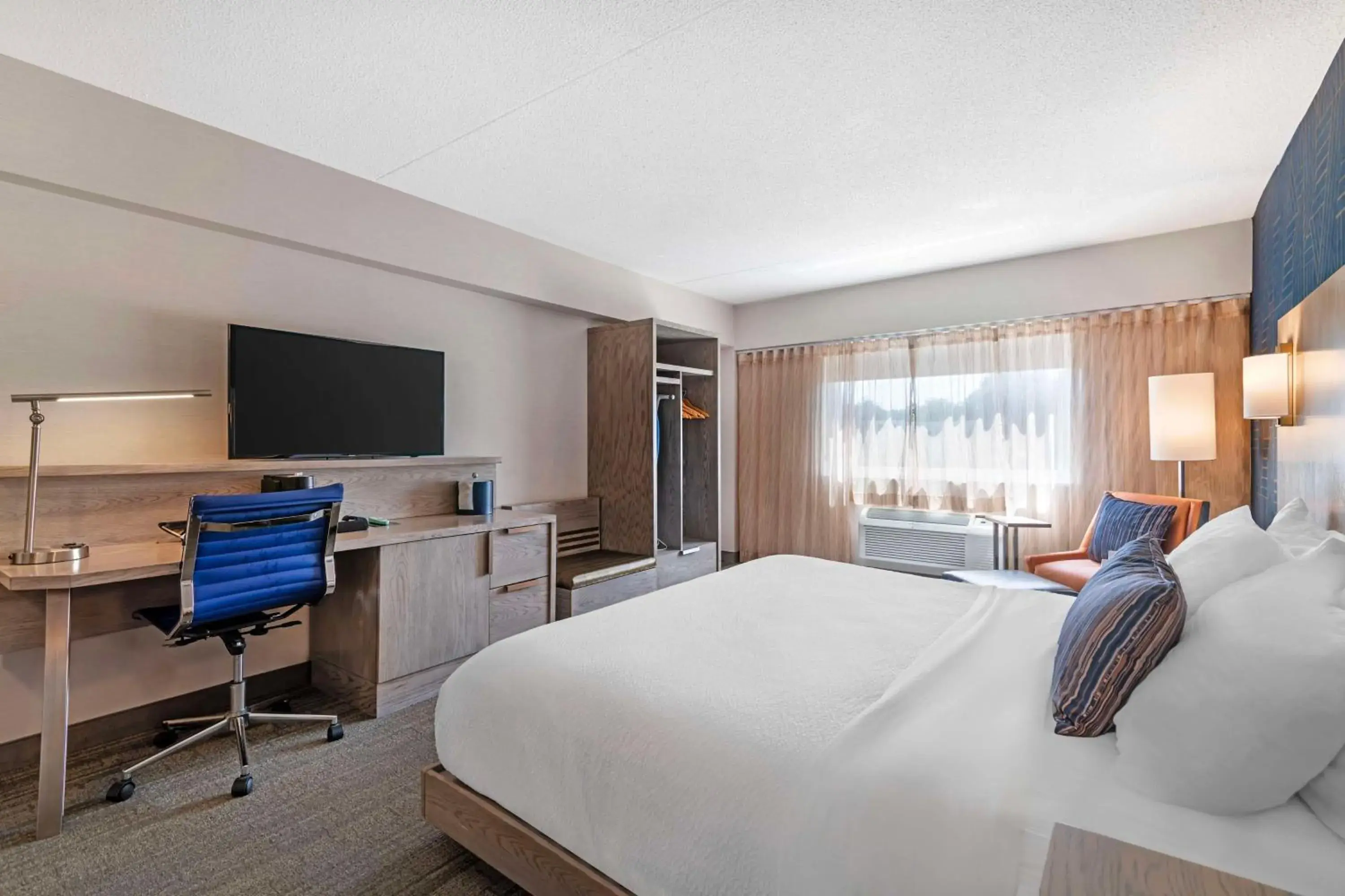 Bedroom, Bed in Best Western Plus Landmark Inn Bedroom, Bed in Best Western Plus Landmark Inn