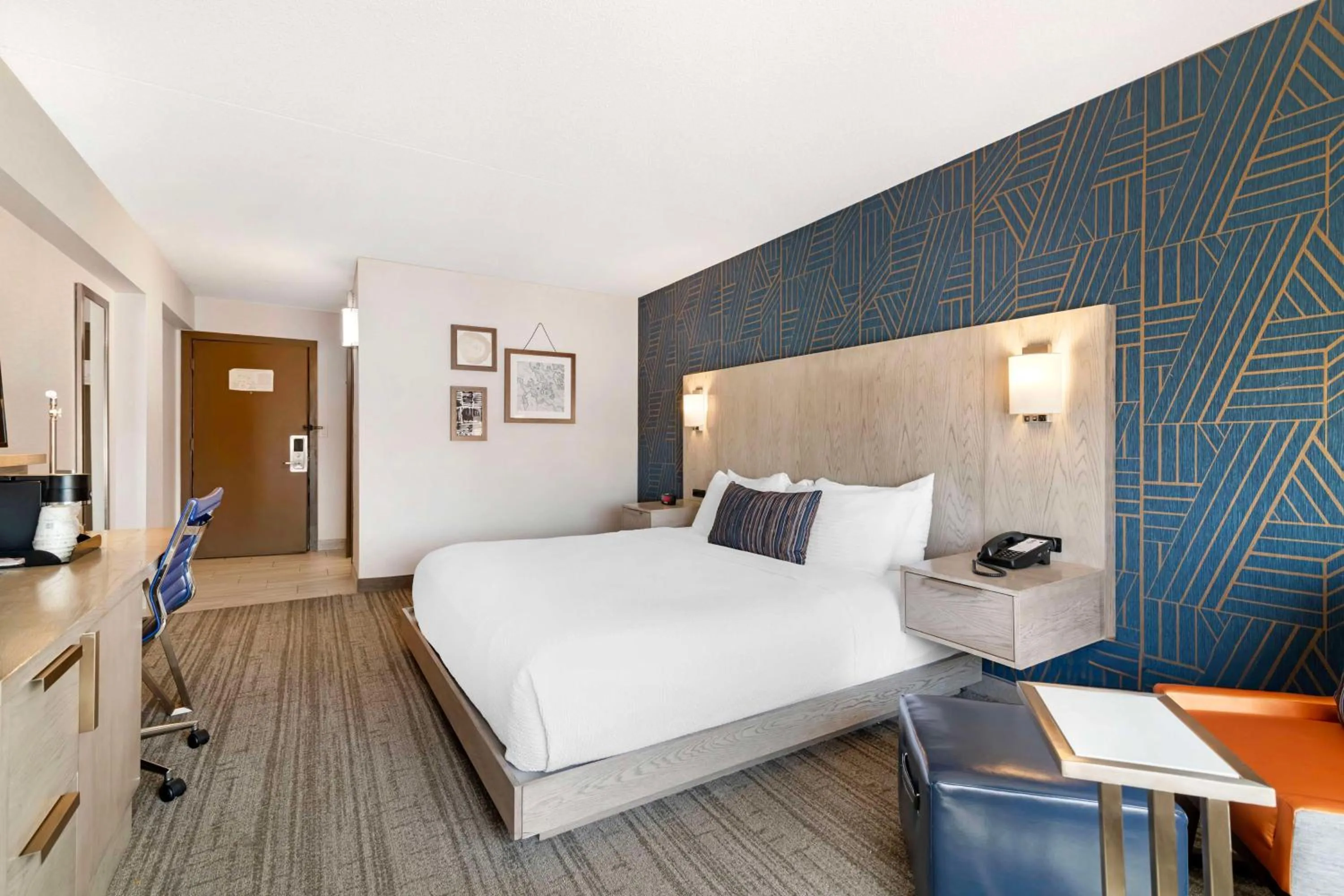 Bedroom, Bed in Best Western Plus Landmark Inn