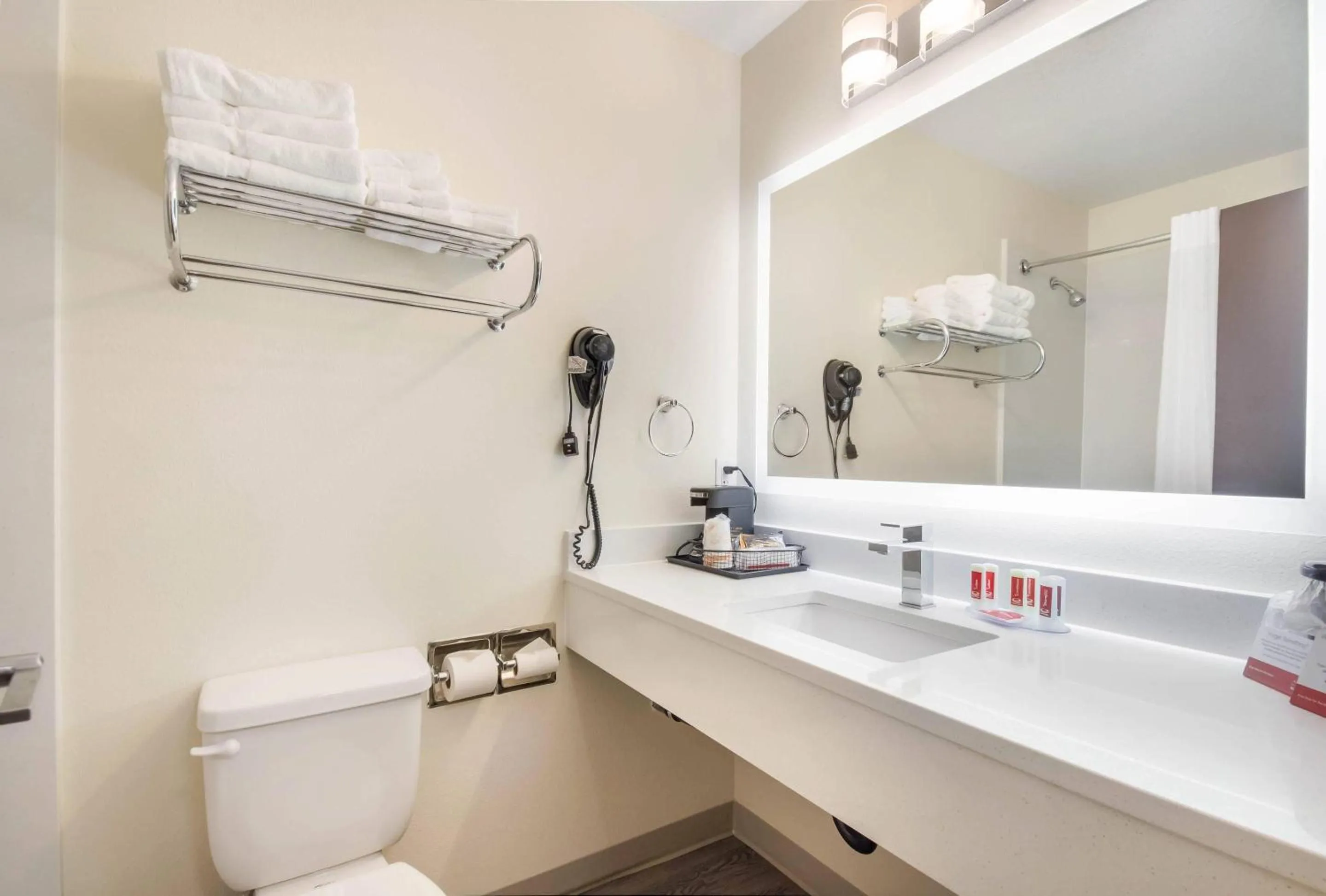 Bedroom in Econo Lodge Umatilla Columbia River Area