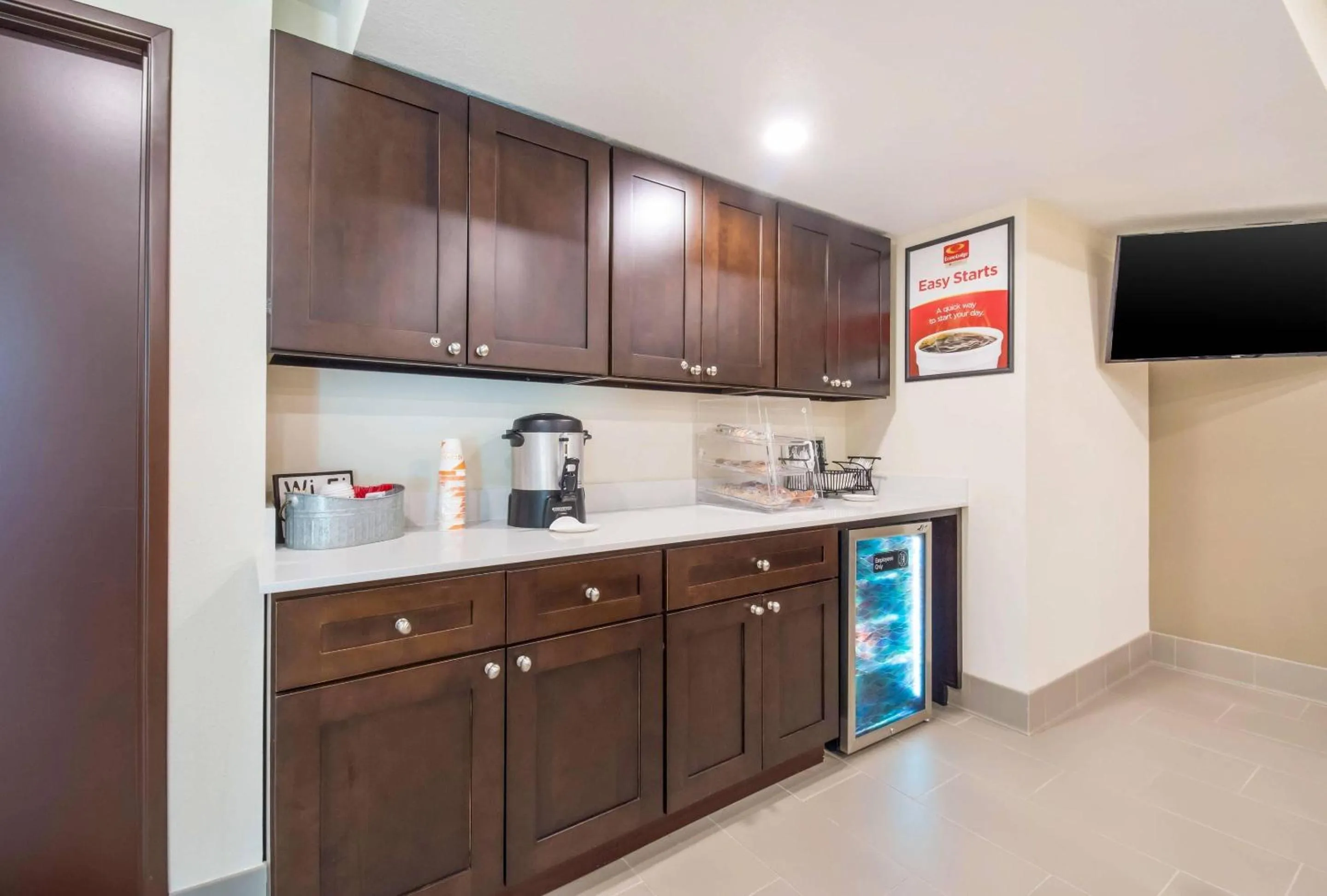 Breakfast in Econo Lodge Umatilla Columbia River Area