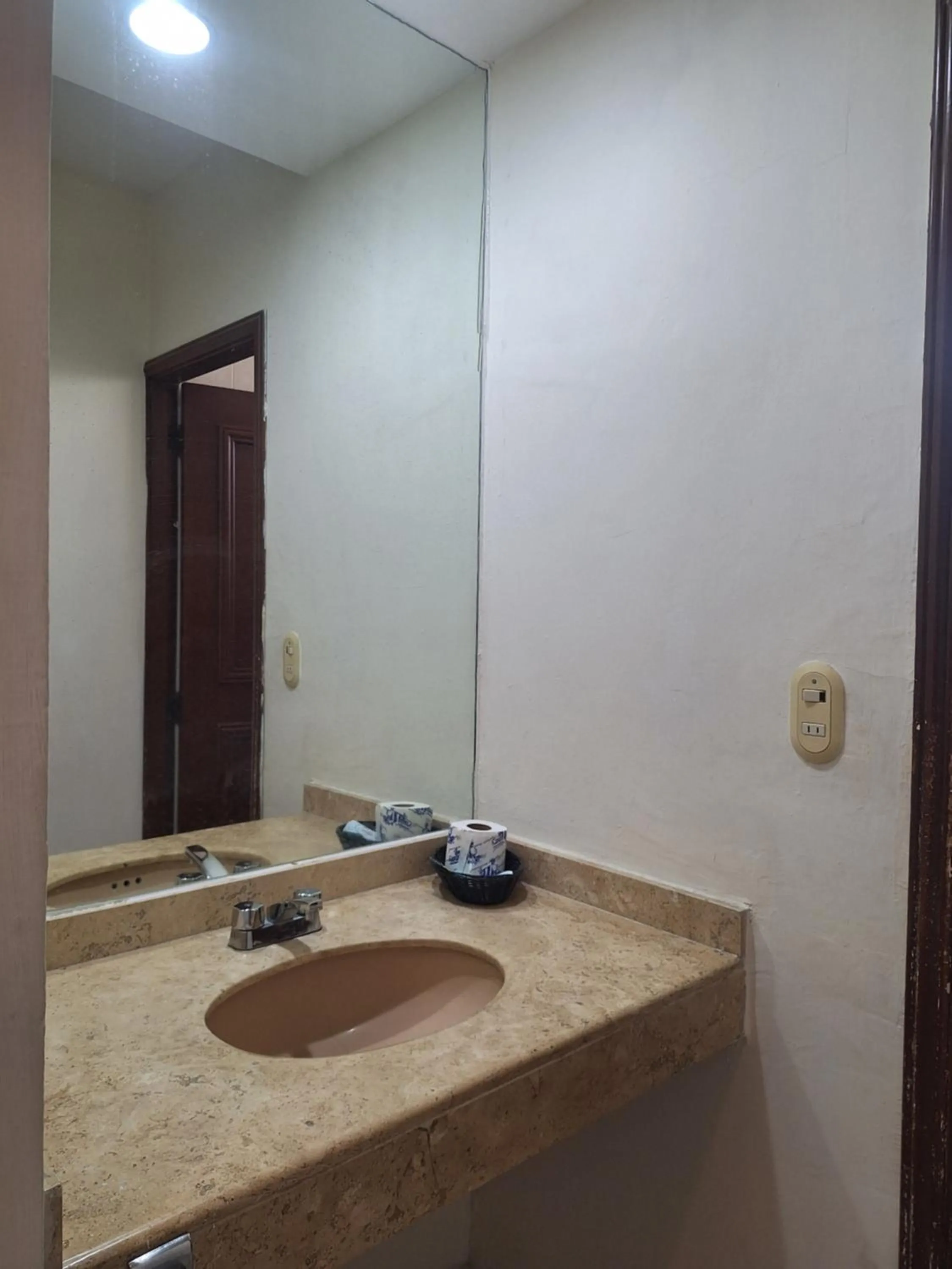 Bathroom in Hotel Ruiz Milán