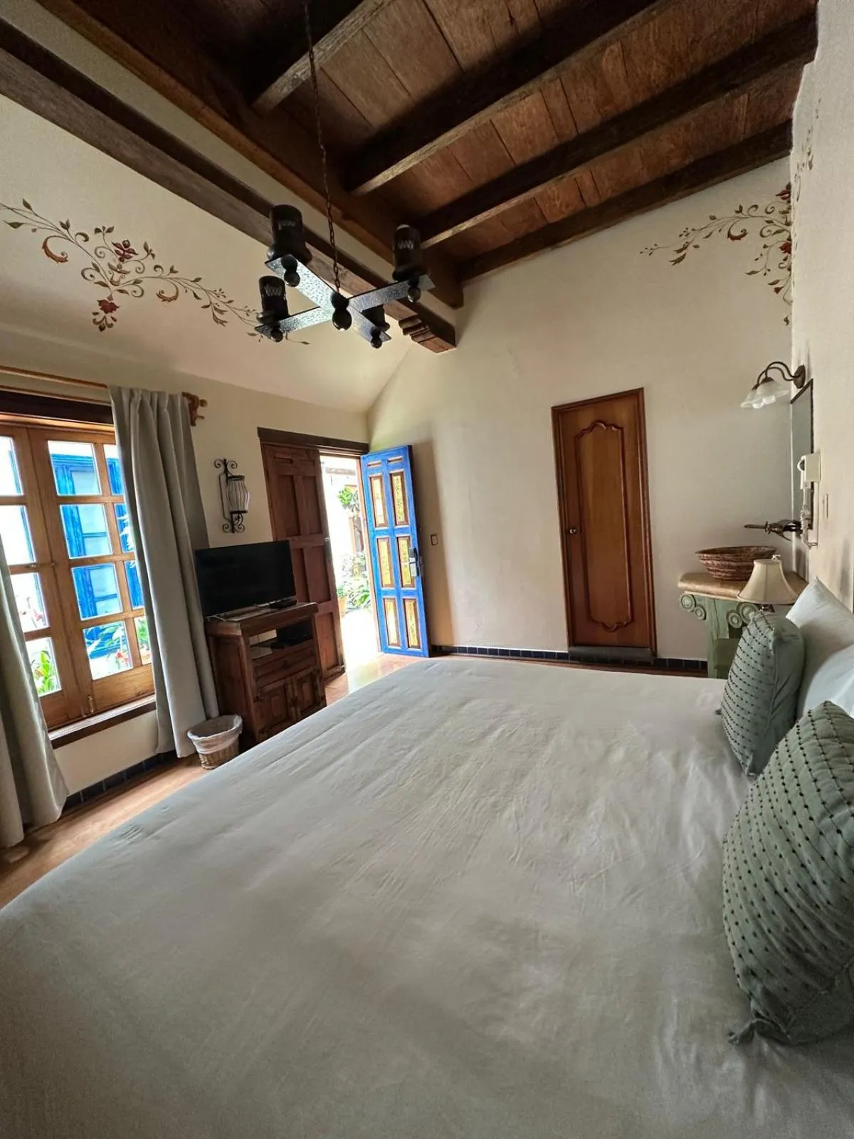 Photo of the whole room, Bed in Casa de los Arcángeles