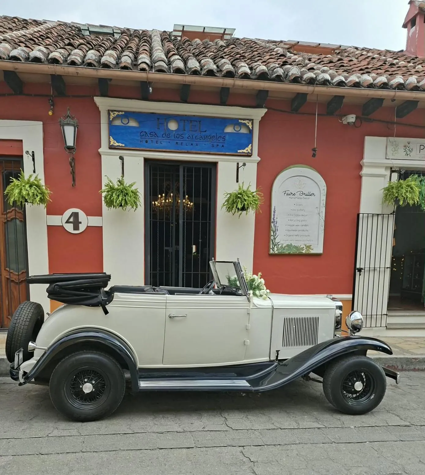 Facade/entrance in Casa de los Arcángeles