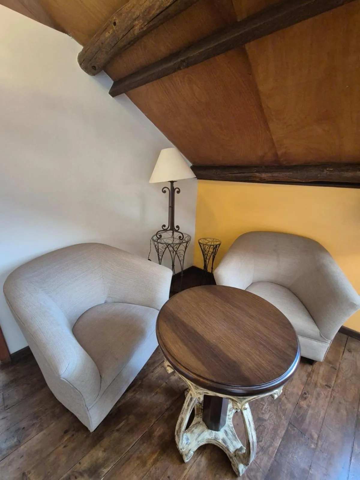 Seating area in Casa de los Arcángeles