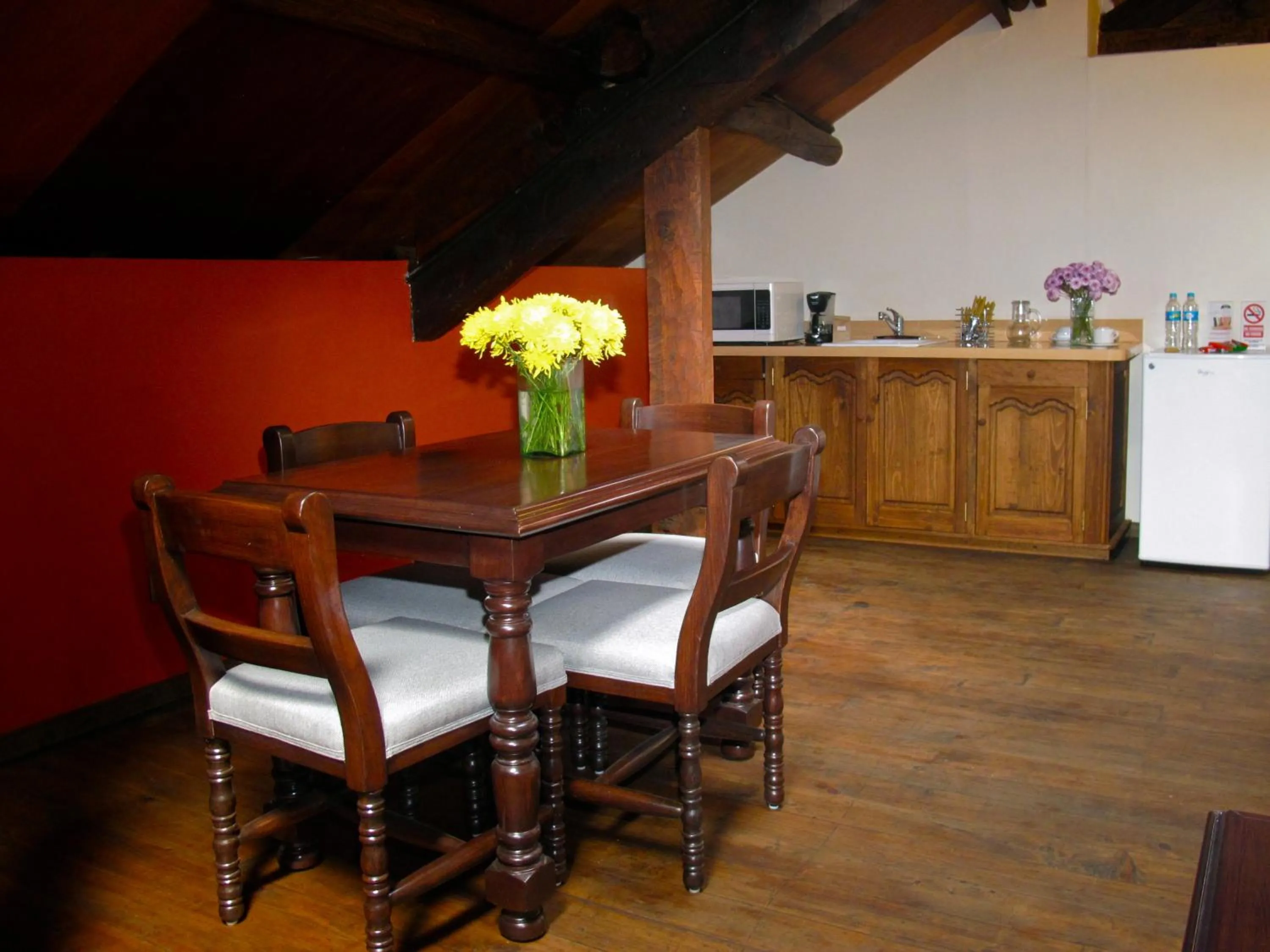 Dining area in Casa de los Arcángeles