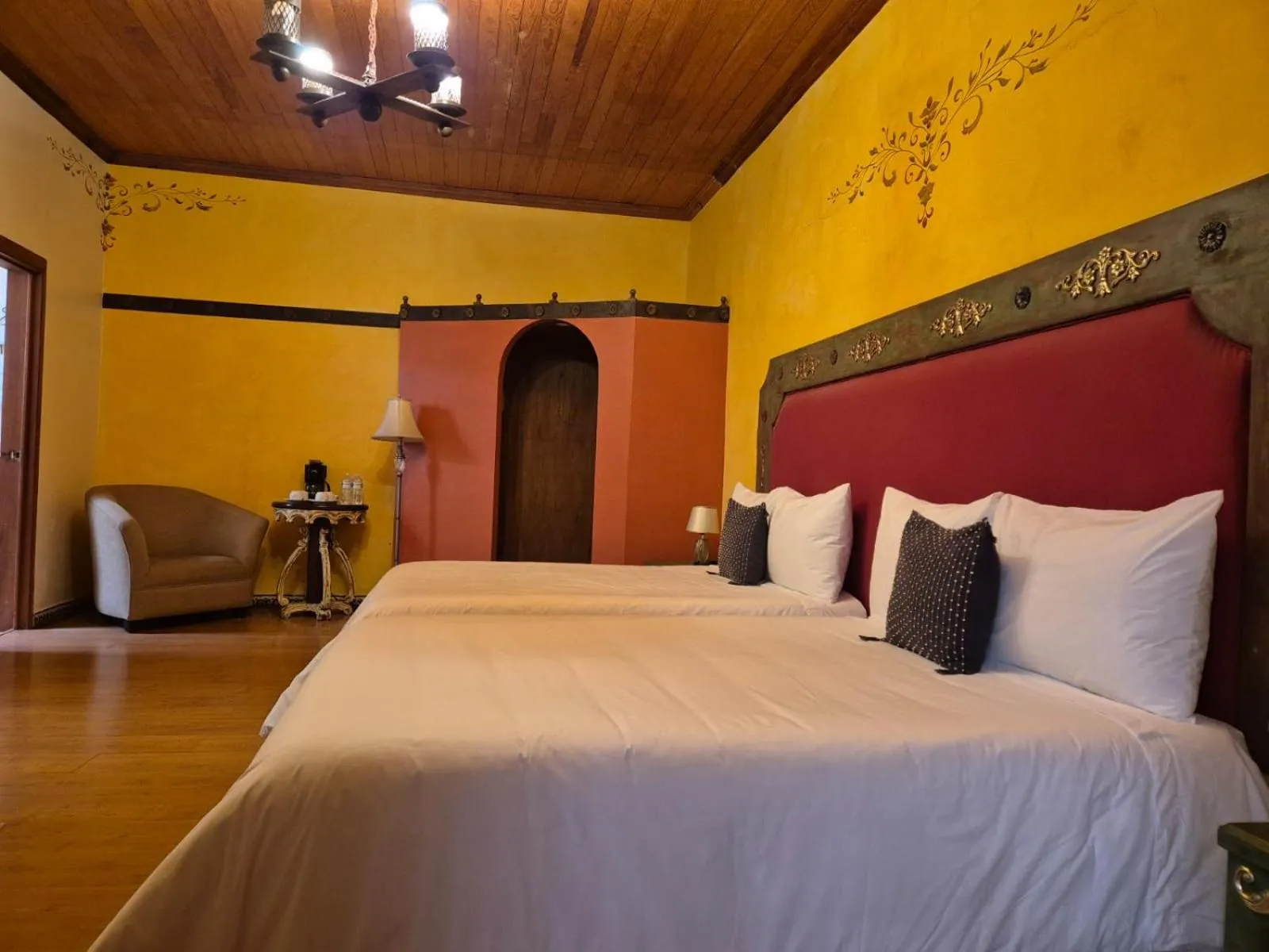 Photo of the whole room, Bed in Casa de los Arcángeles