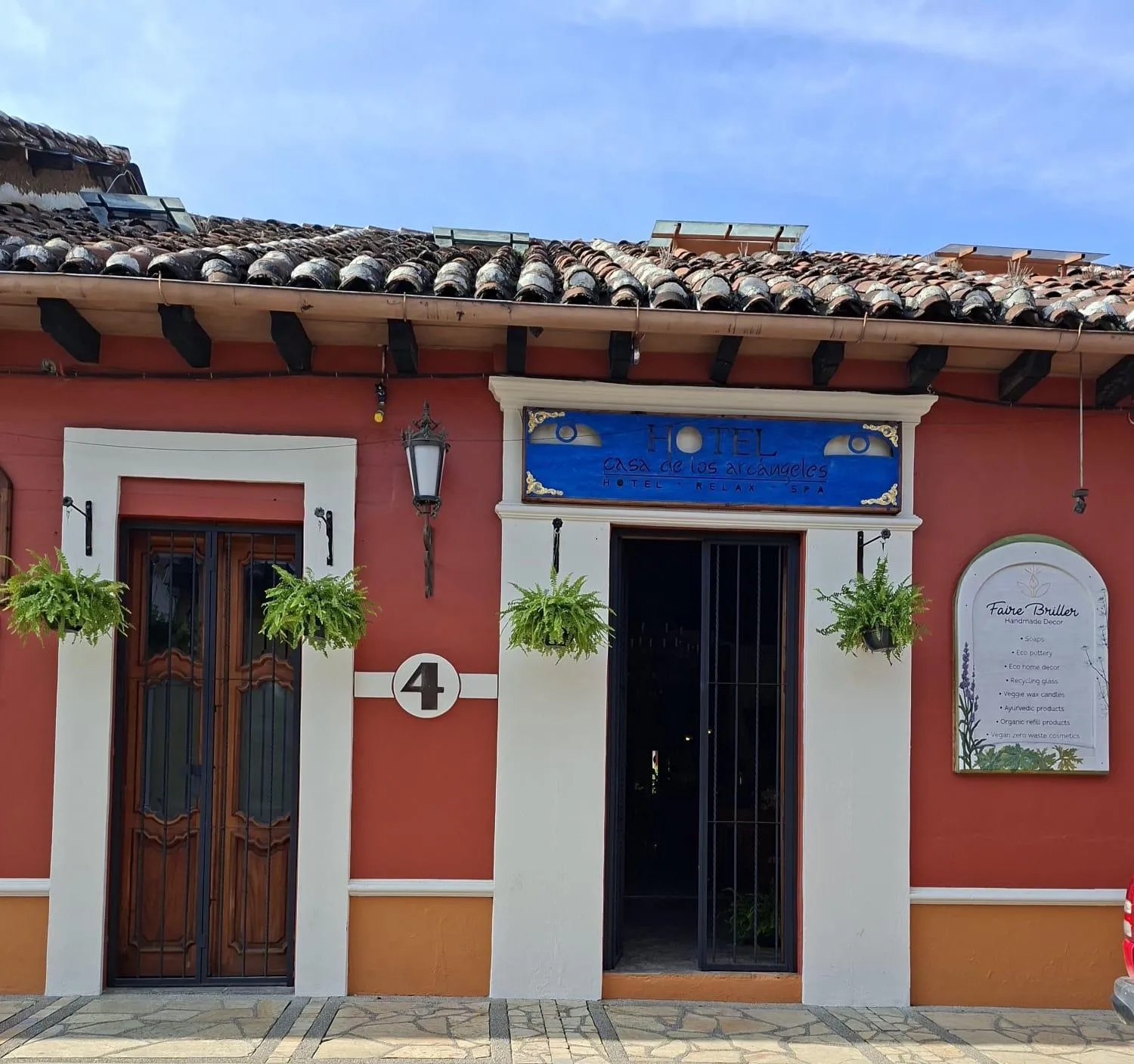 Facade/entrance in Casa de los Arcángeles
