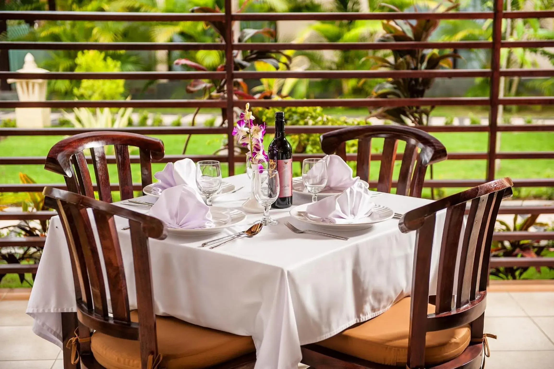Restaurant/places to eat in Rossa Garden Hotel Restaurant/places to eat in Rossa Garden Hotel