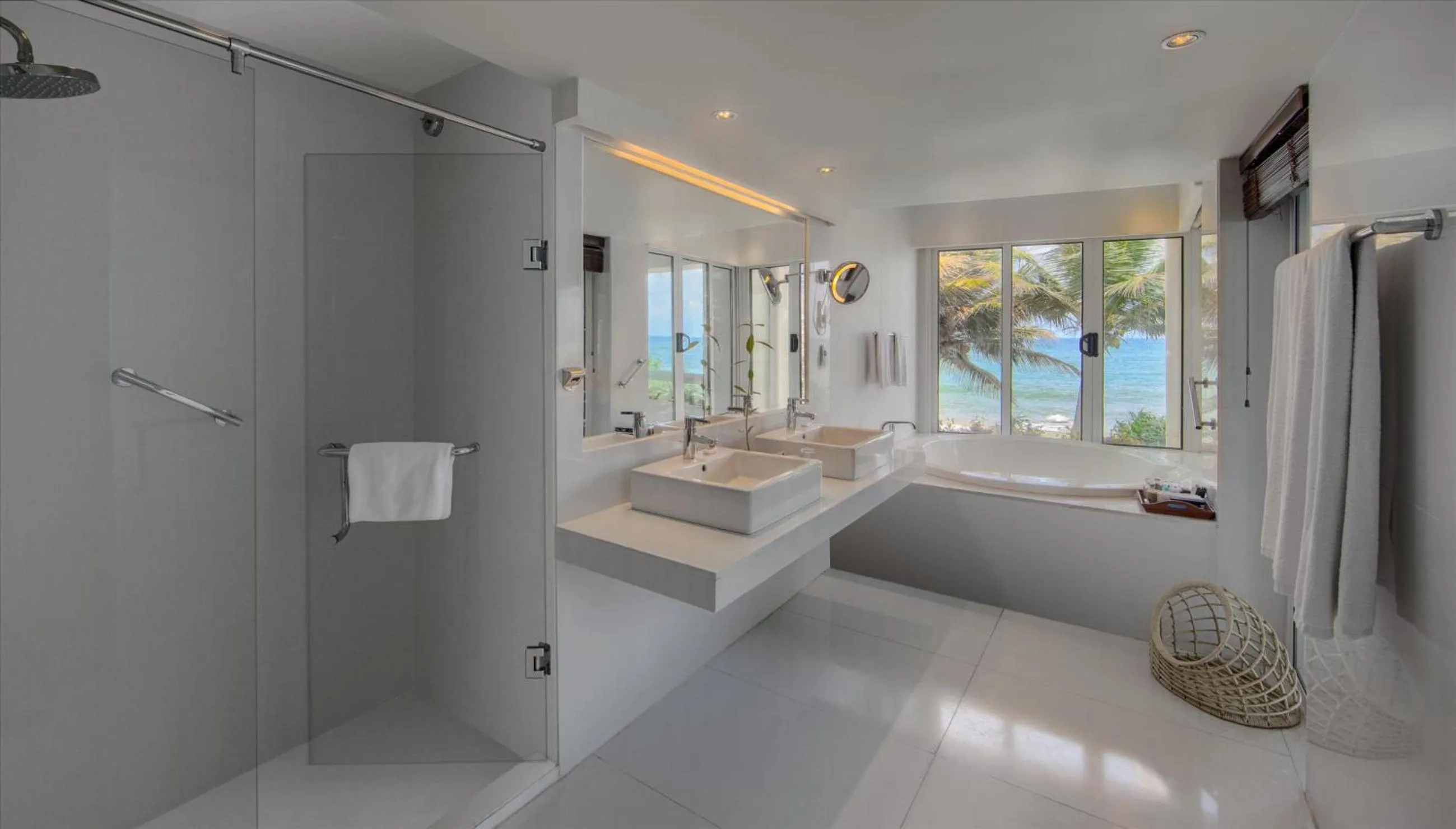 Bathroom in Mount Lavinia Hotel