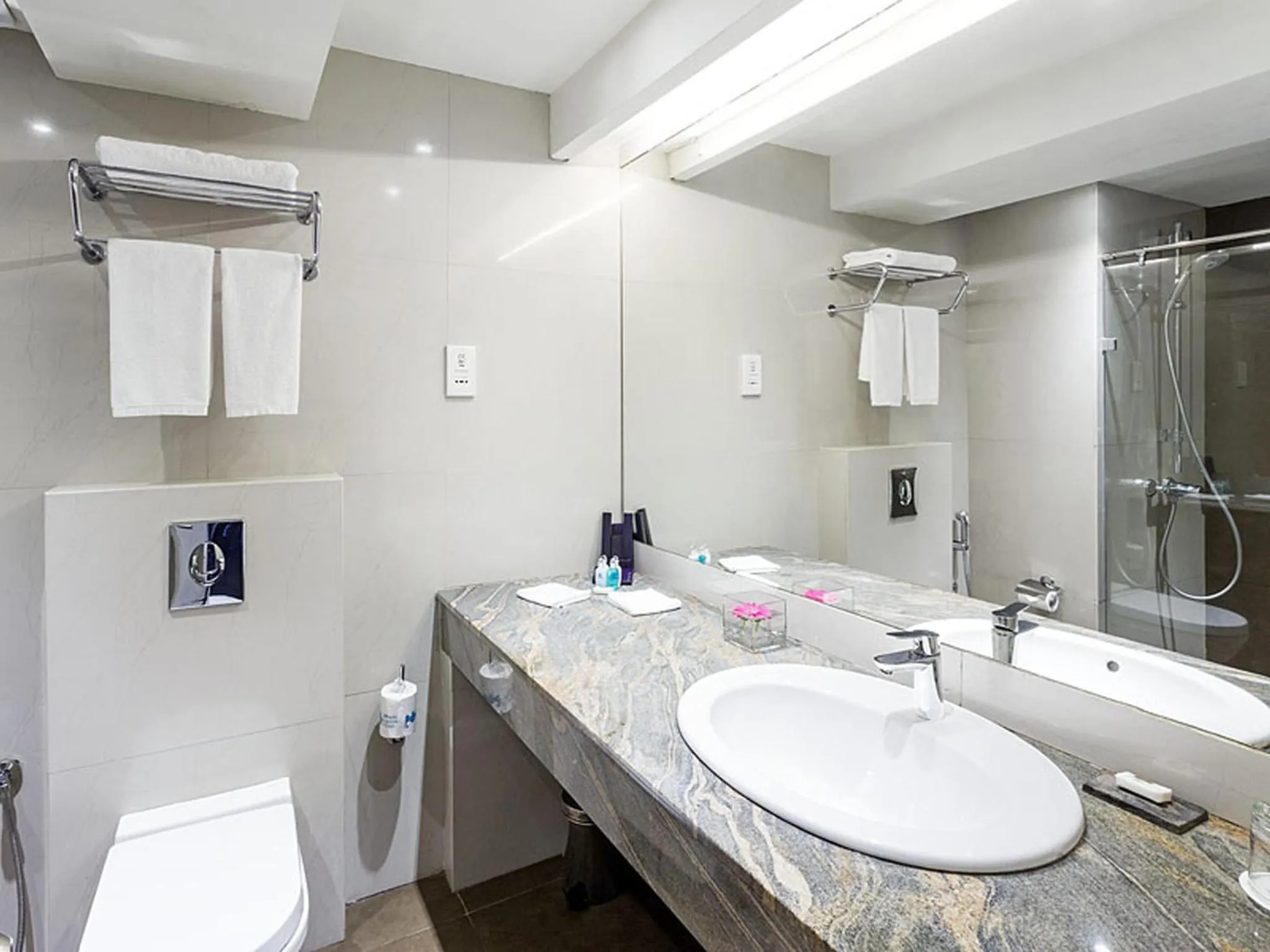 Bathroom in Mount Lavinia Hotel