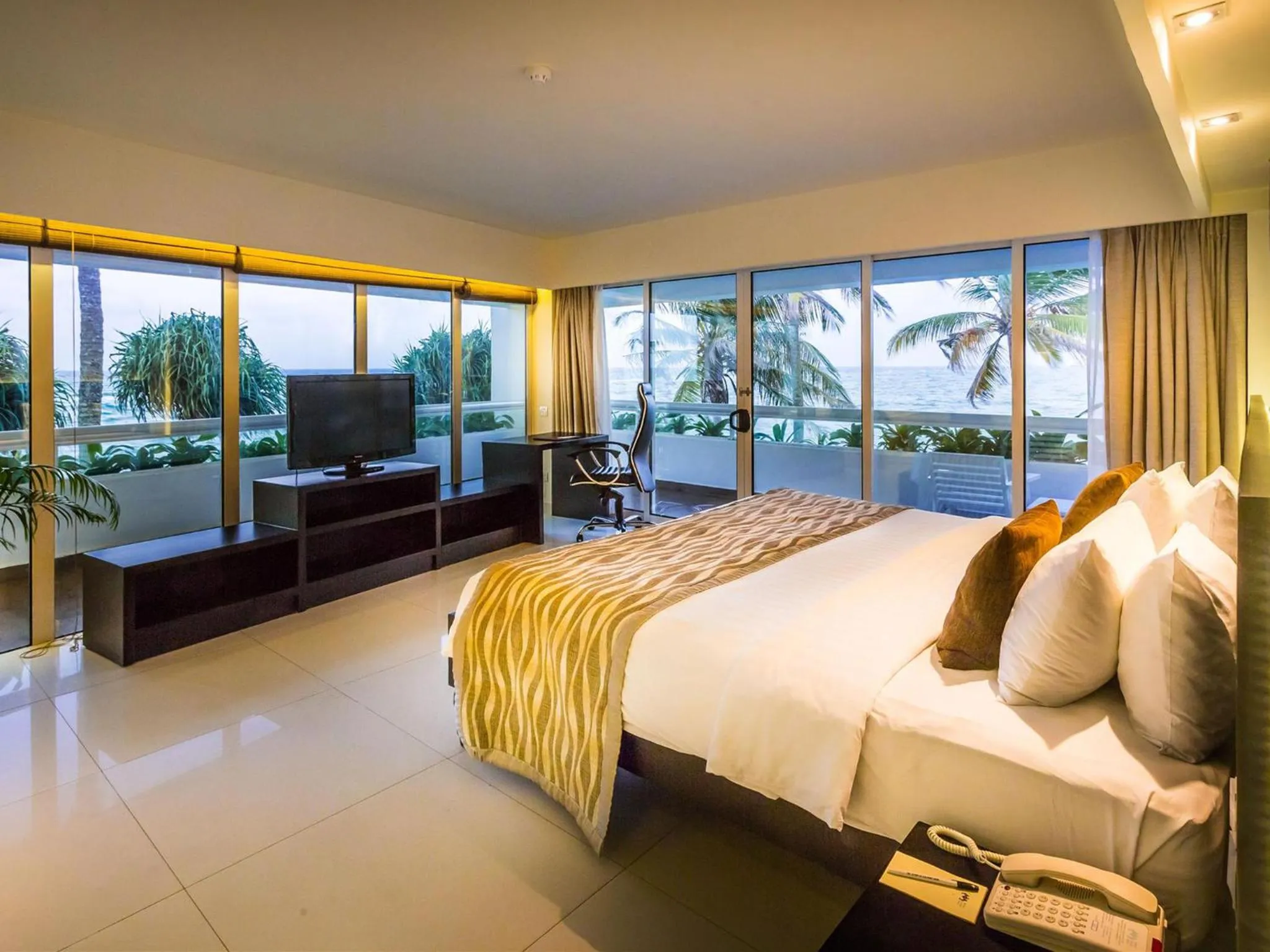 Bedroom, Bed in Mount Lavinia Hotel