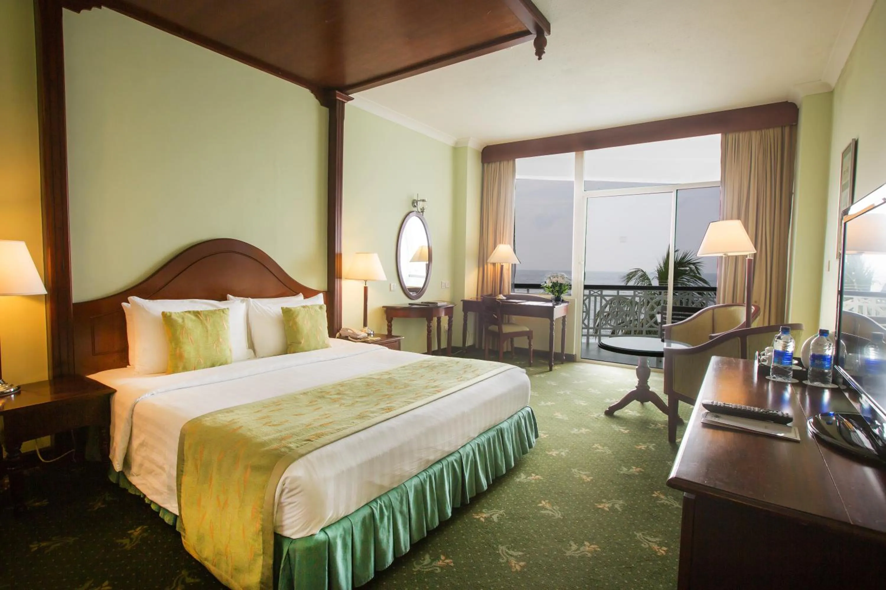 Bathroom, Bed in Mount Lavinia Hotel
